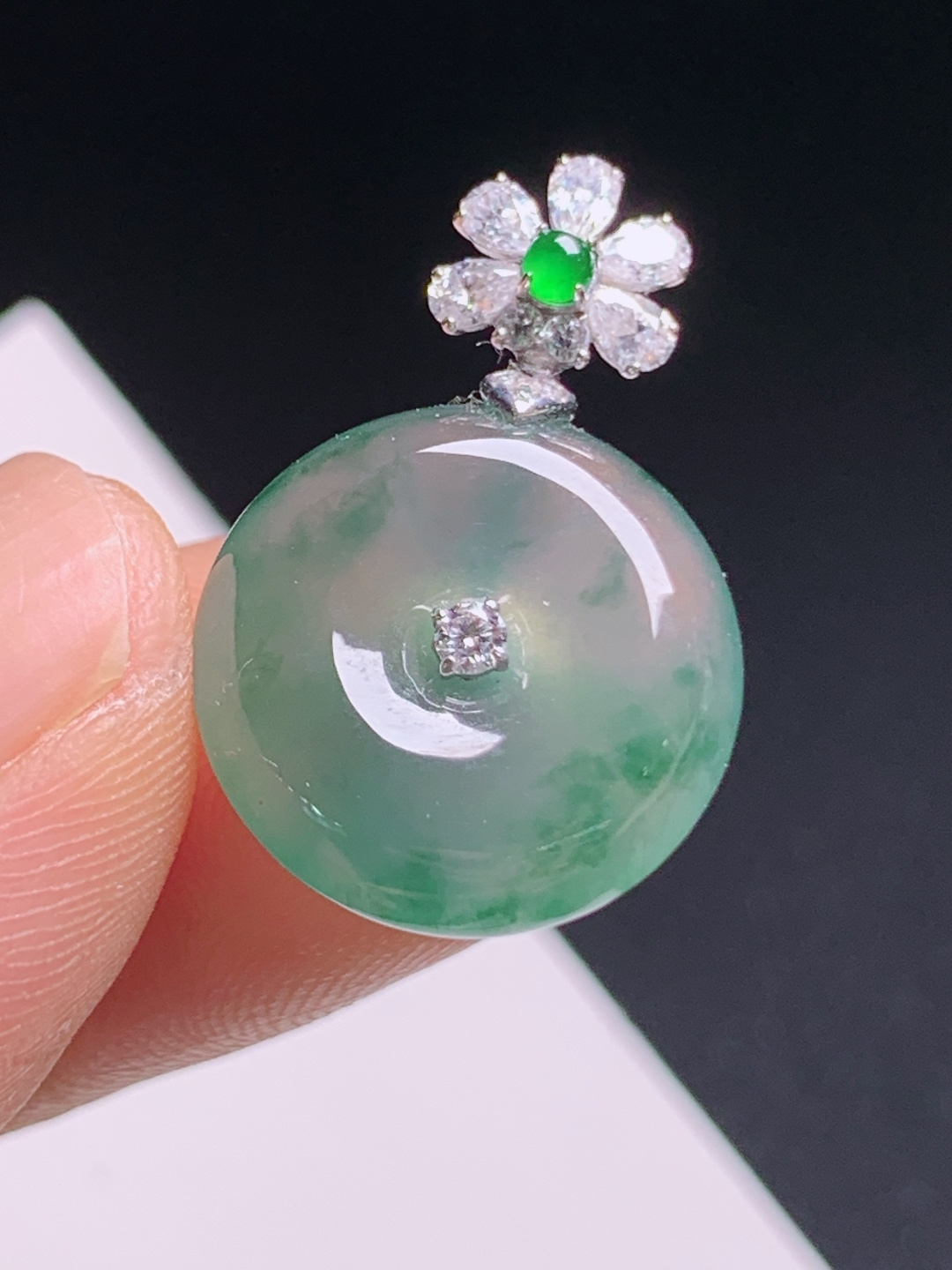 冰飘花平安扣吊坠，18K钻镶花头点缀，圆满雅致 裸石15.5-5.5 整体23.3 530702