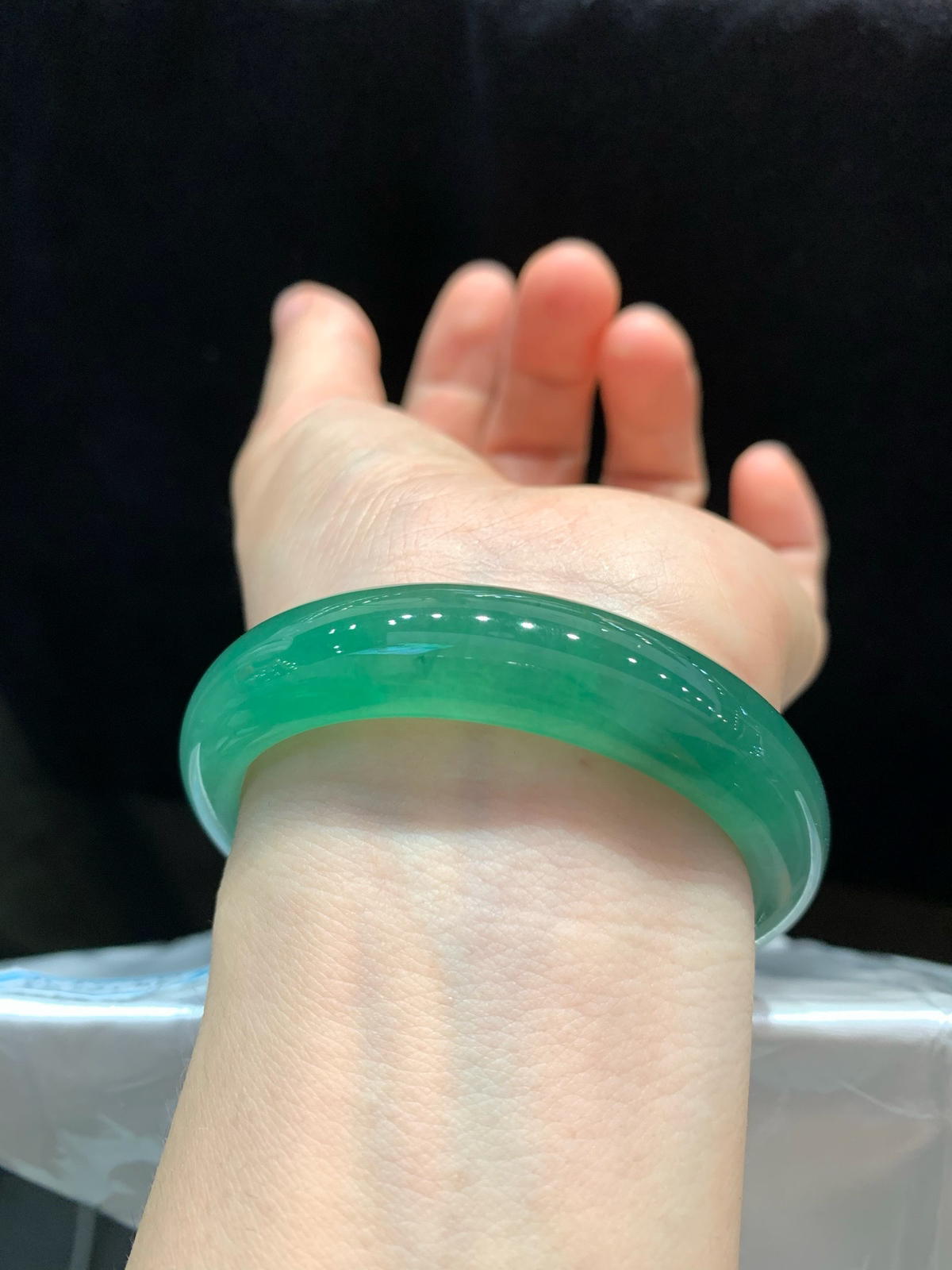尺寸53.3/12.6/7.5，晴绿手镯
水润细腻 清新甜美