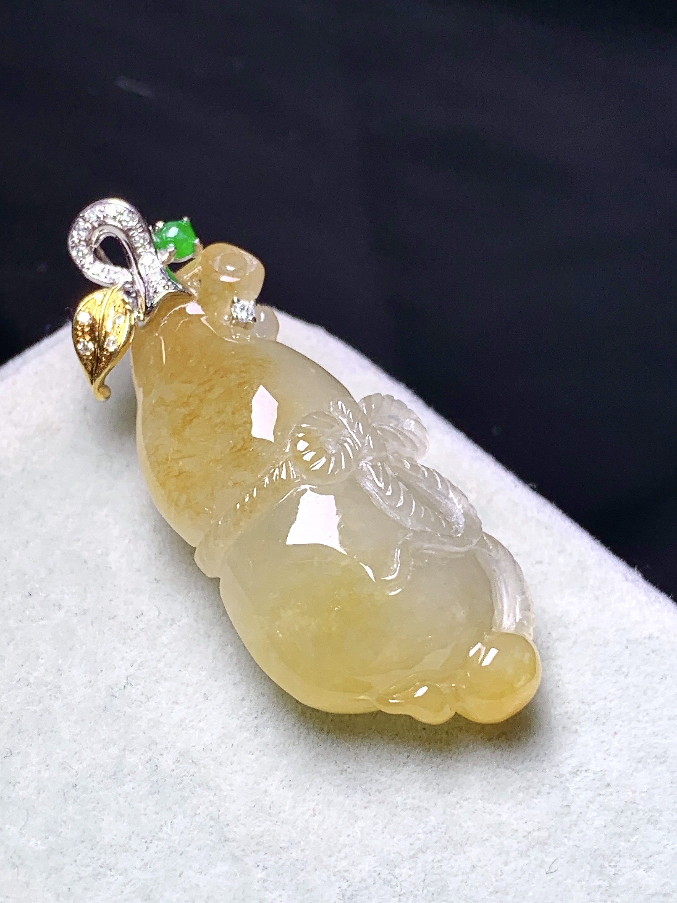 18k金镶嵌葫芦吊坠 玉质细腻 色泽艳丽清新 整体尺寸35.3*17*9.8 b1