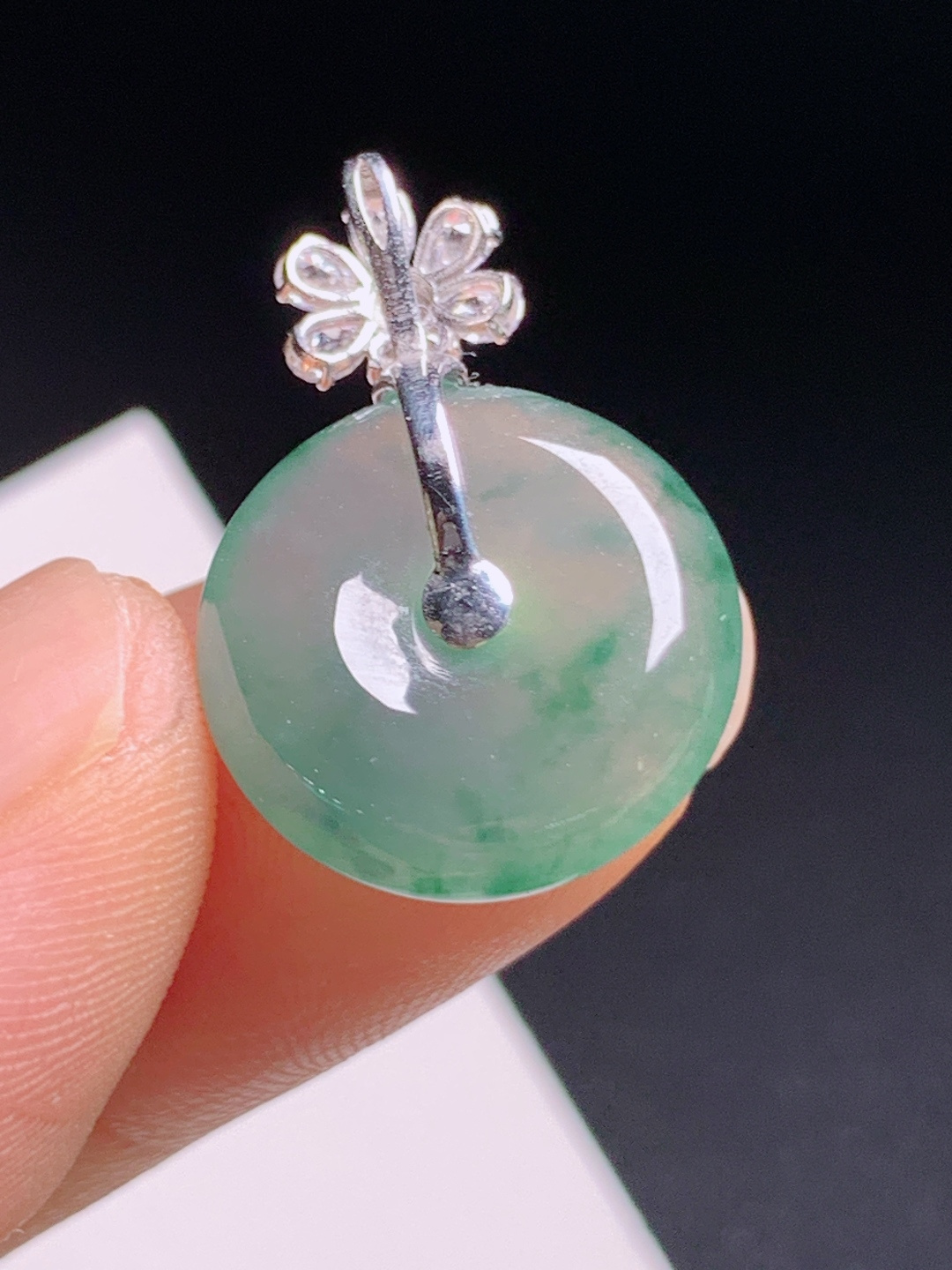 冰飘花平安扣吊坠，18K钻镶花头点缀，圆满雅致 裸石15.5-5.5 整体23.3 530702