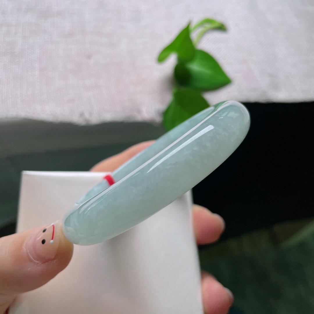 56.3/12.1/7.8，蓝底正圈，水润，干净，佩戴温婉知性，独具特色，晶体，无裂，ss54188a