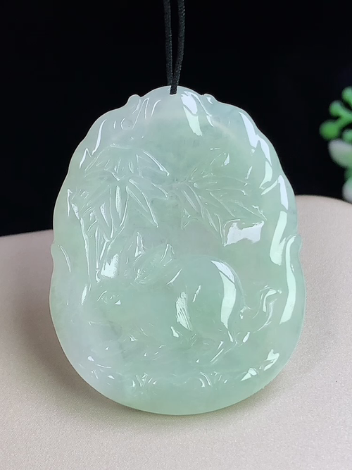 冰晴生肖兔牌，无裂，尺寸41.2-31.3-3.6mm，Q05xma