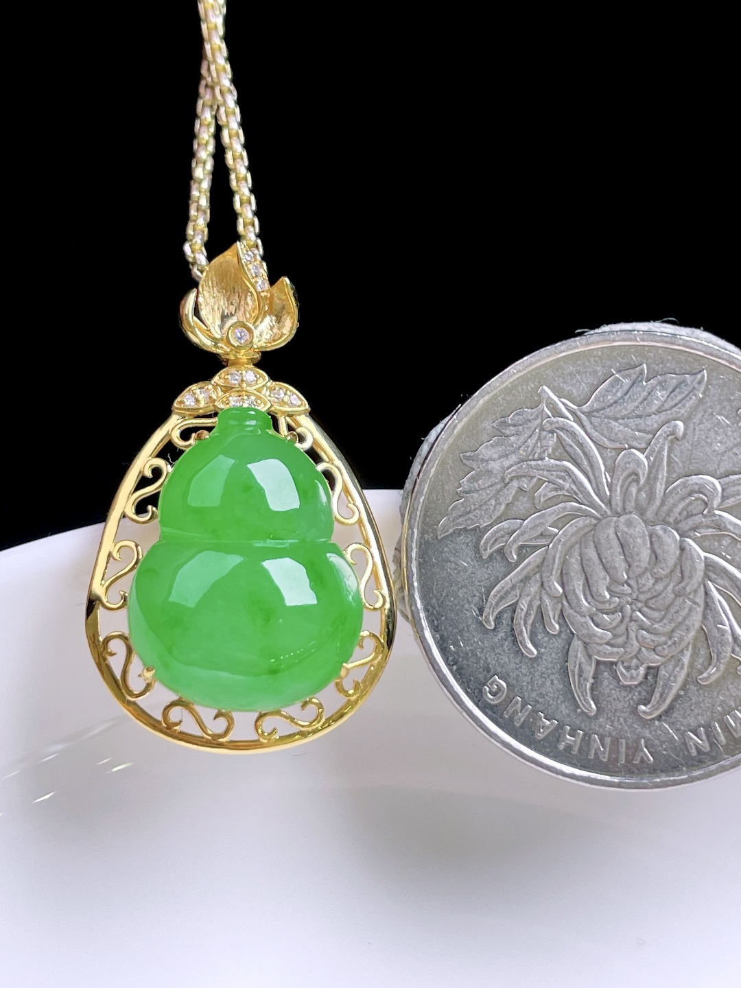 ️ 冰阳绿葫芦 色泽浓郁，种老水润，18k金镶嵌 整体：27.4/16.8/8.4 裸石：16/12.4