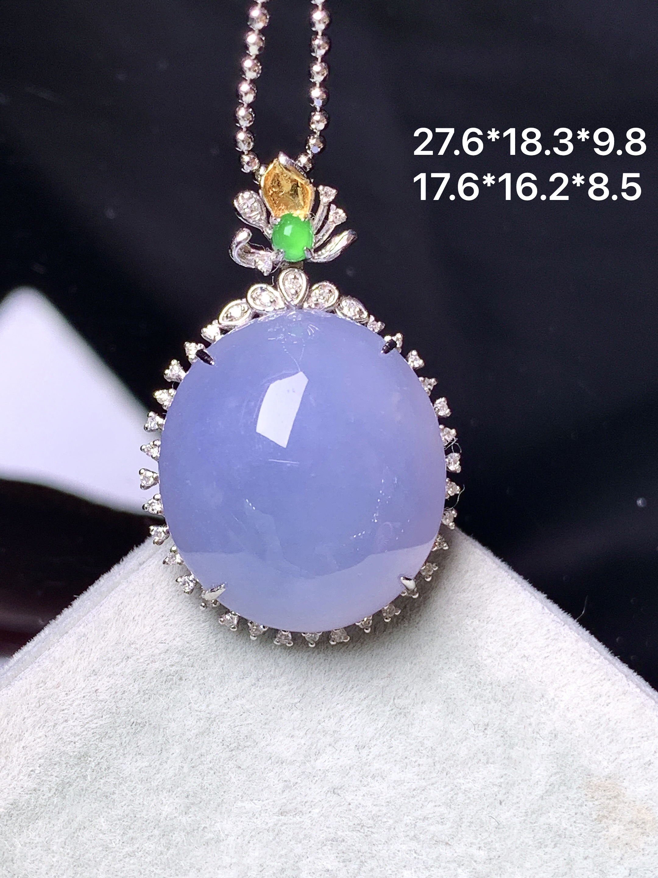18k金钻镶嵌紫罗兰蛋面吊坠 玉质细腻 色泽艳丽清新 整体尺寸27.6*18.3*9.8 x5