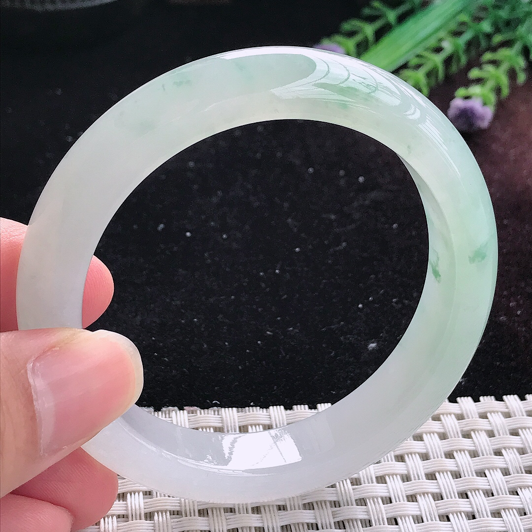 实拍A货翡翠54.5/12/8.5老坑冰透起胶冰飘花手镯平安镯美人镯