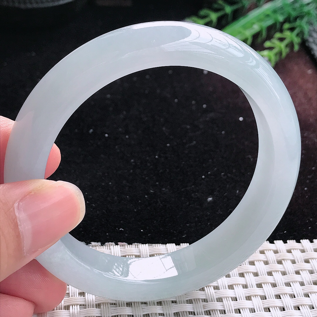 实拍A货翡翠57.8/12.3/9老坑冰纯起胶晴底天空蓝手镯平安镯美人镯