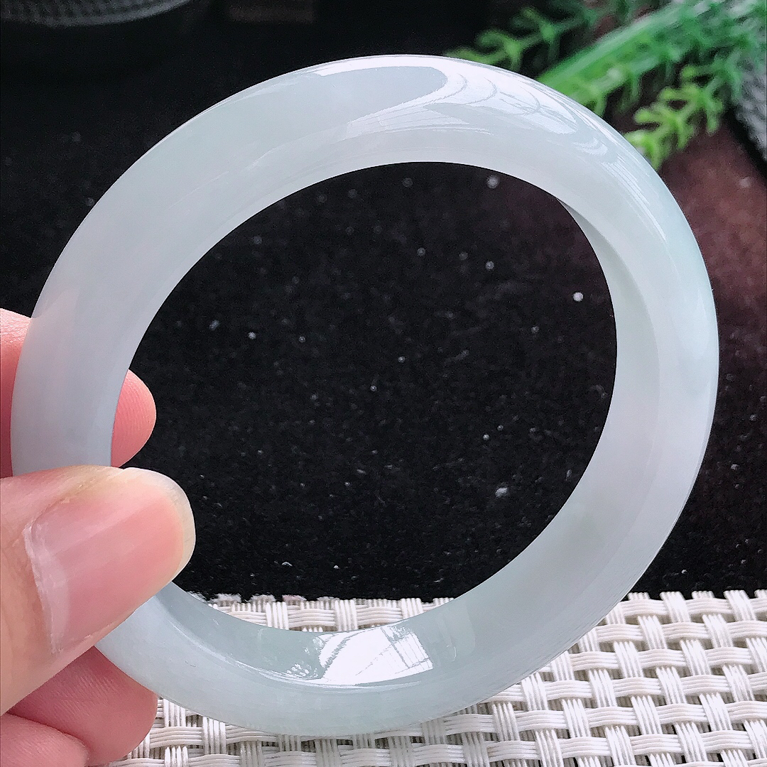实拍A货翡翠57.8/12.3/9老坑冰纯起胶晴底天空蓝手镯平安镯美人镯