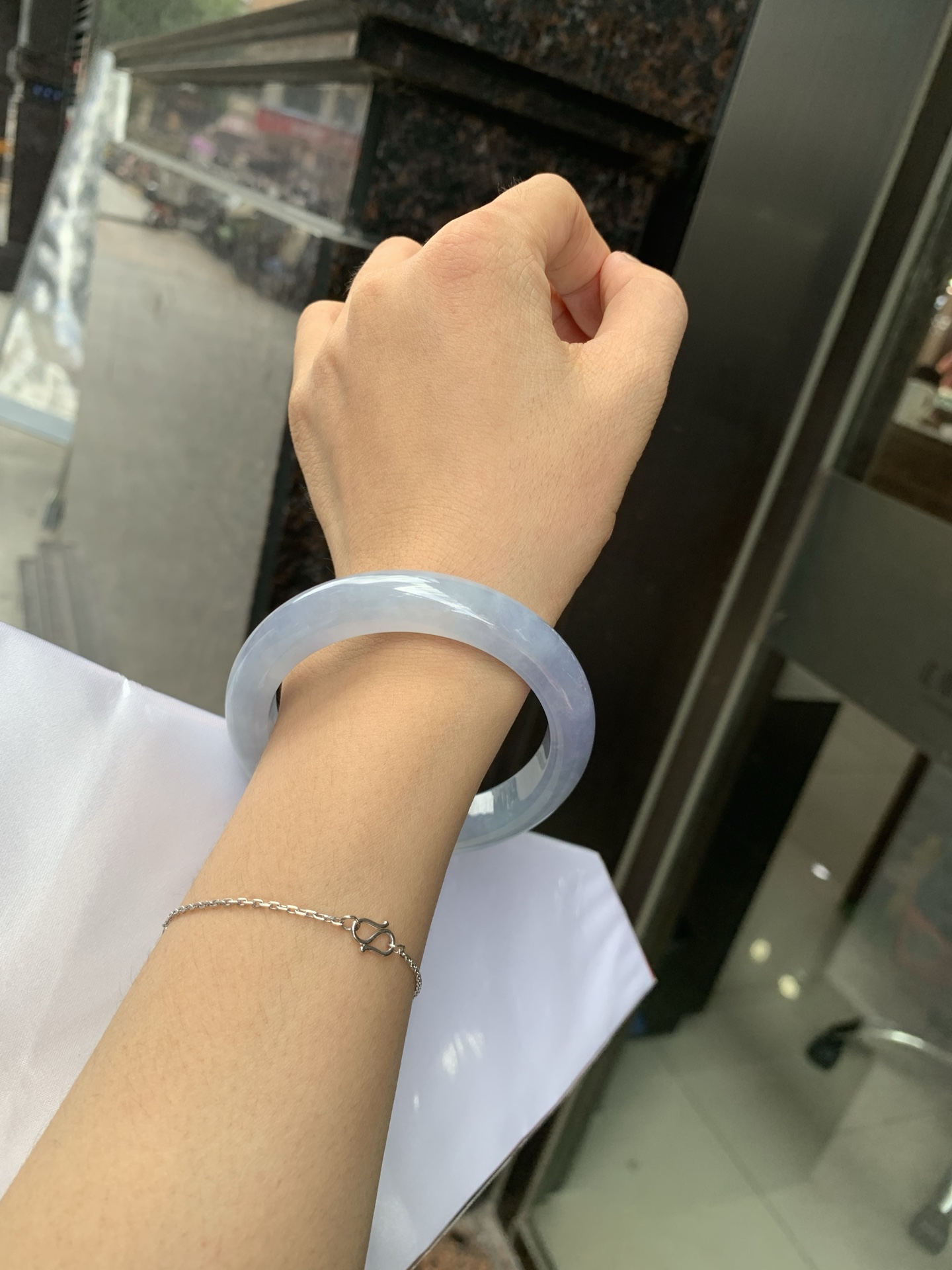 莫奈正圈 56.3-8.7-11.4 0705-H167-46 无裂，底妆冰润细腻，浓郁满色紫霞仙子，仿佛莫奈笔下的鸢尾花丛一同盛放，一脚踏入春天的感觉，见光不失色。