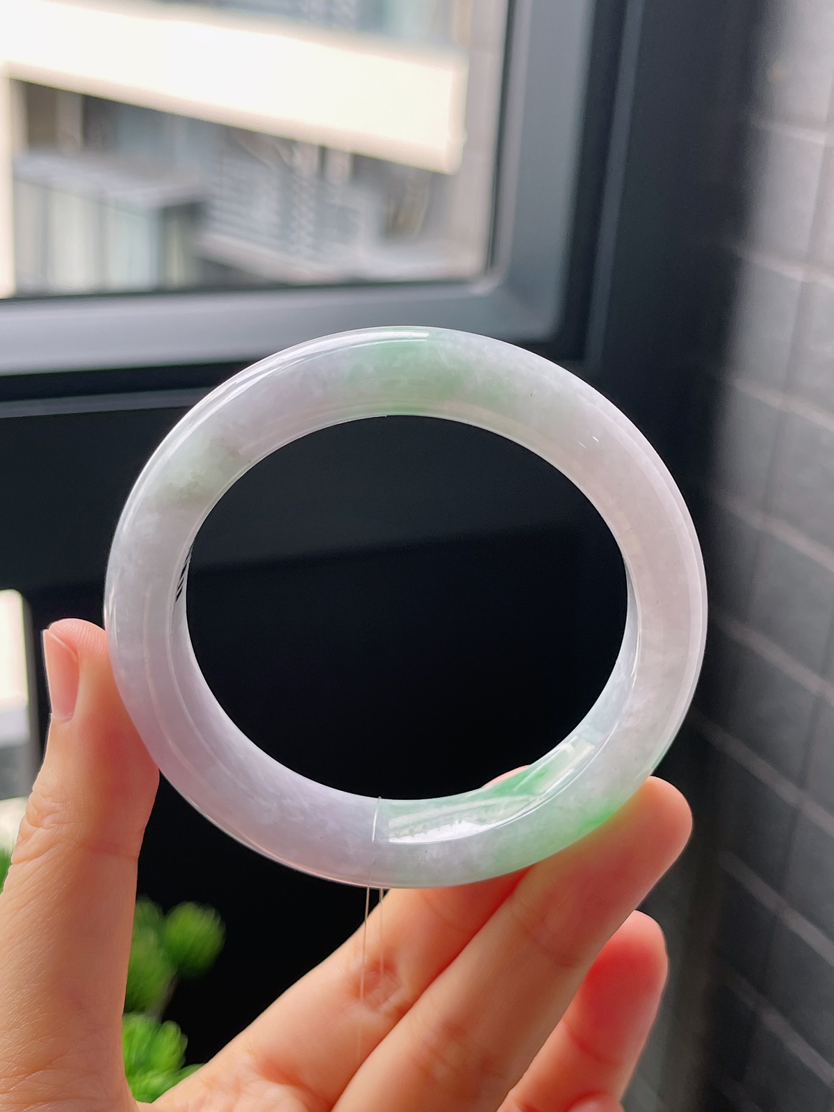 正圈53.5圈口，翡翠糯化种飘绿手镯