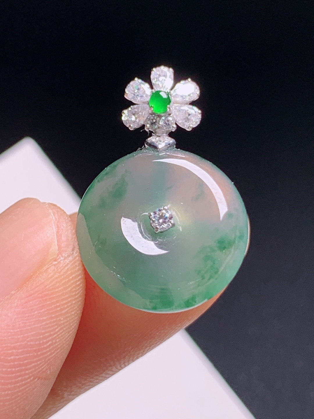 冰飘花平安扣吊坠，18K钻镶花头点缀，圆满雅致 裸石15.5-5.5 整体23.3 530702