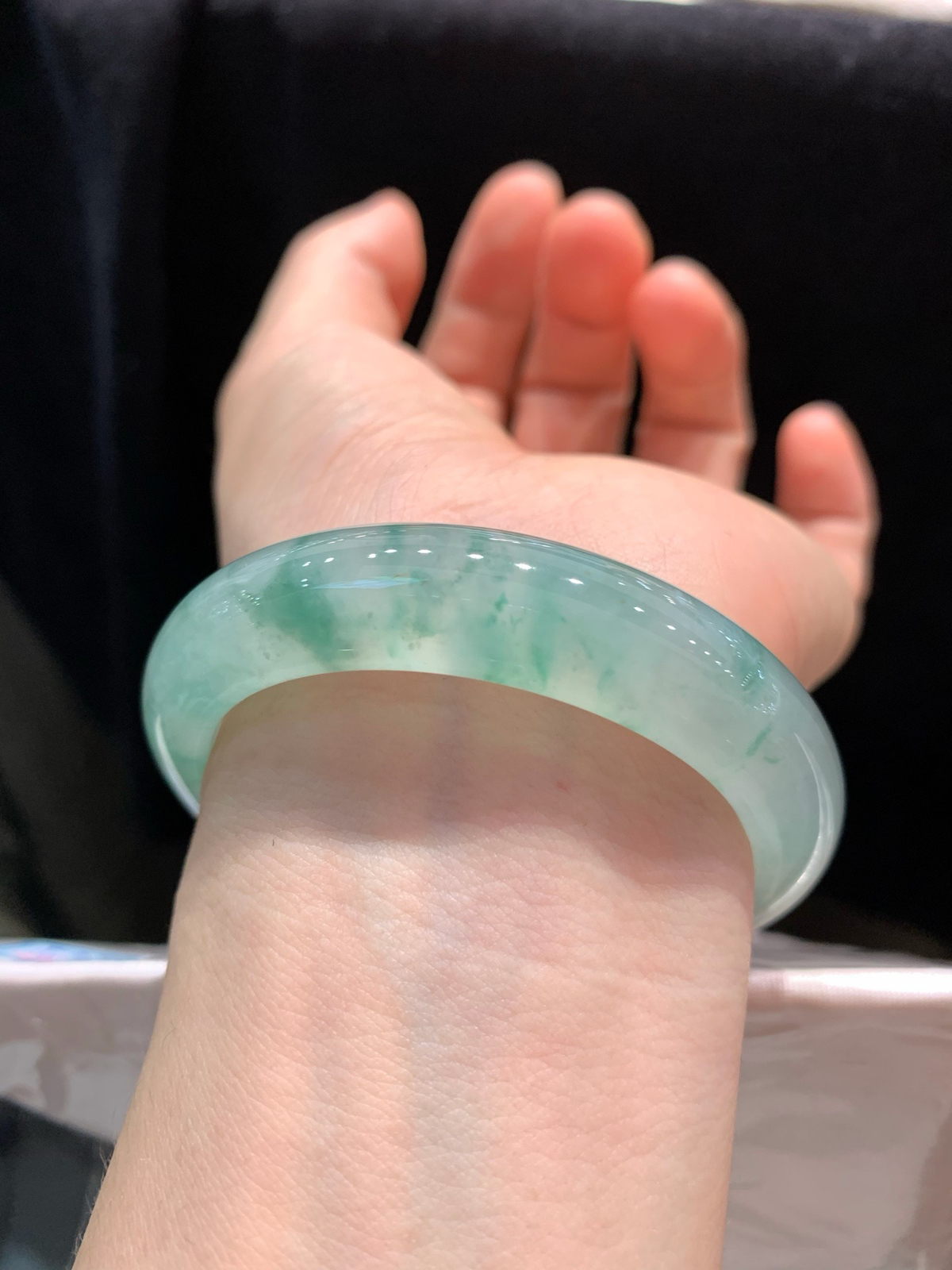 尺寸51.8/12.57/8.1，冰种飘花手镯
冰透水润 清新甜美