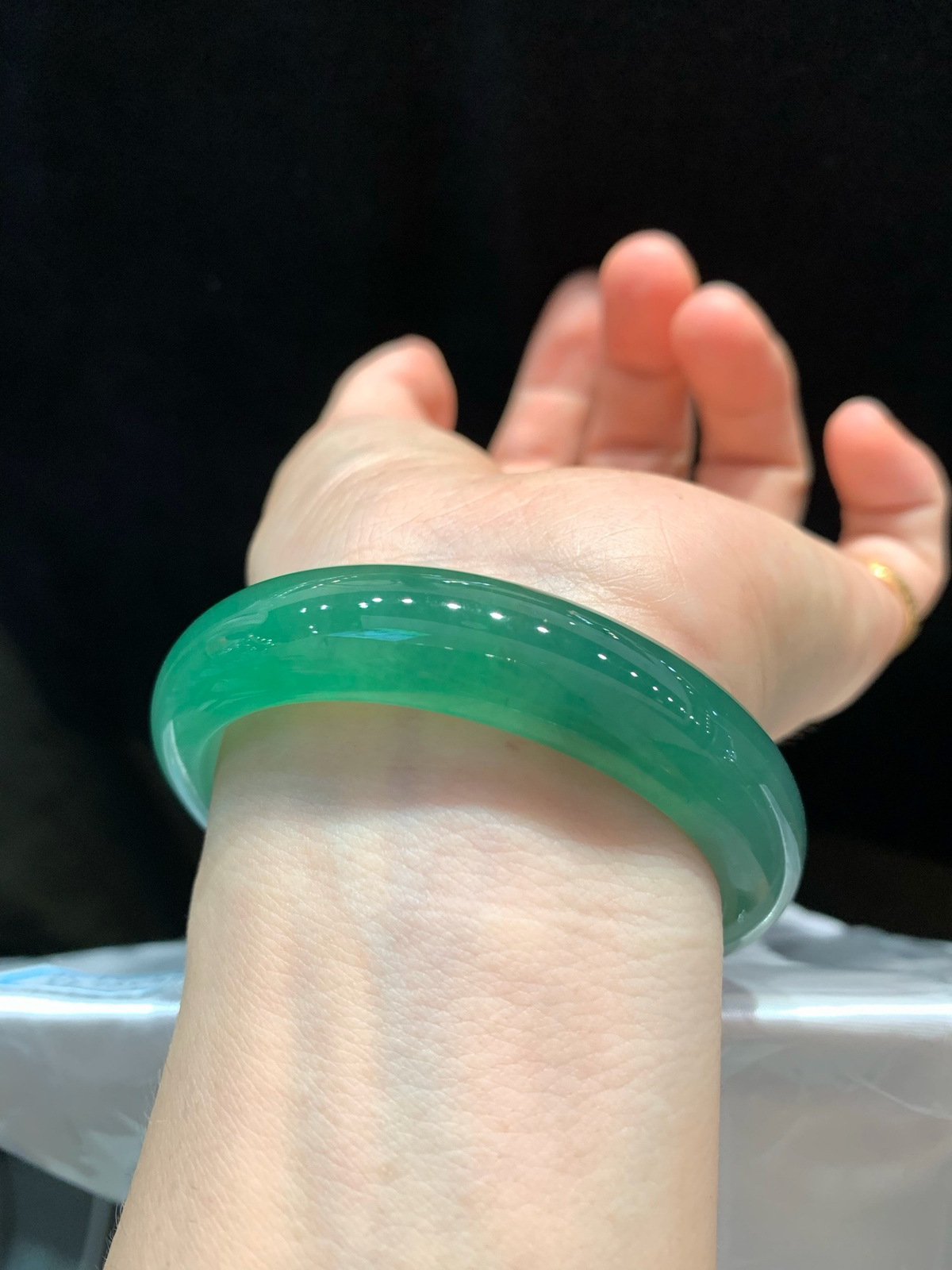尺寸53.3/12.6/7.5，晴绿手镯
水润细腻 清新甜美