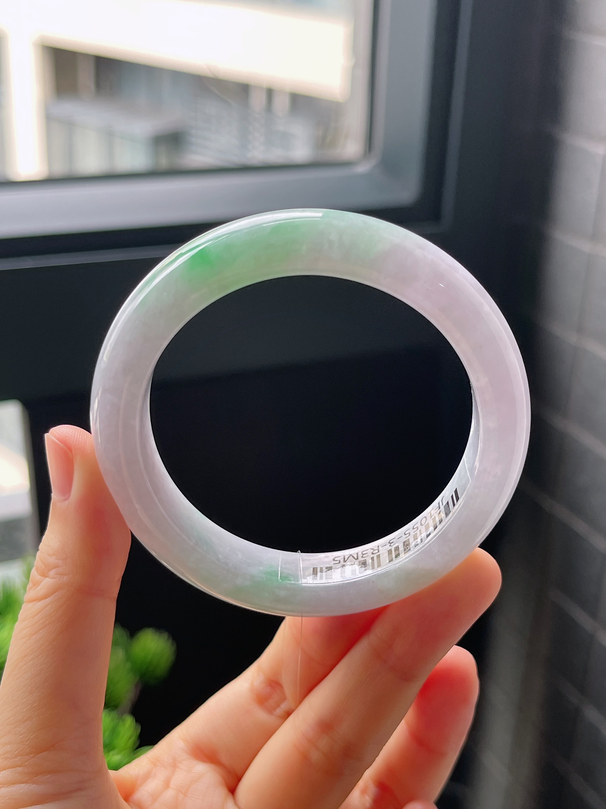 正圈53.5圈口，翡翠糯化种飘绿手镯