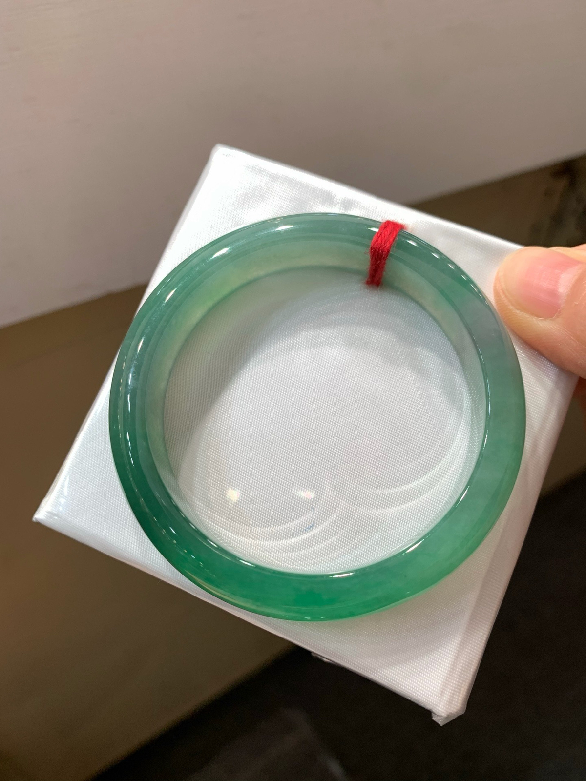 尺寸53.3/12.6/7.5，晴绿手镯
水润细腻 清新甜美