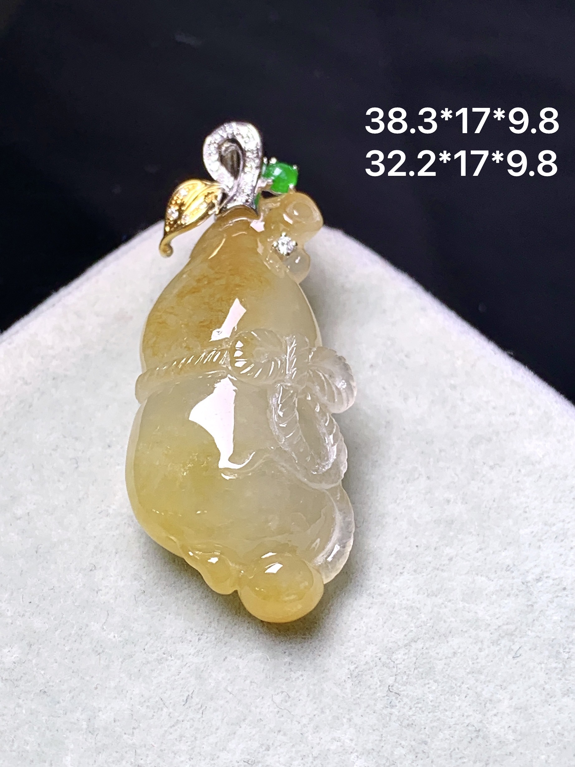 18k金镶嵌葫芦吊坠 玉质细腻 色泽艳丽清新 整体尺寸35.3*17*9.8 b1