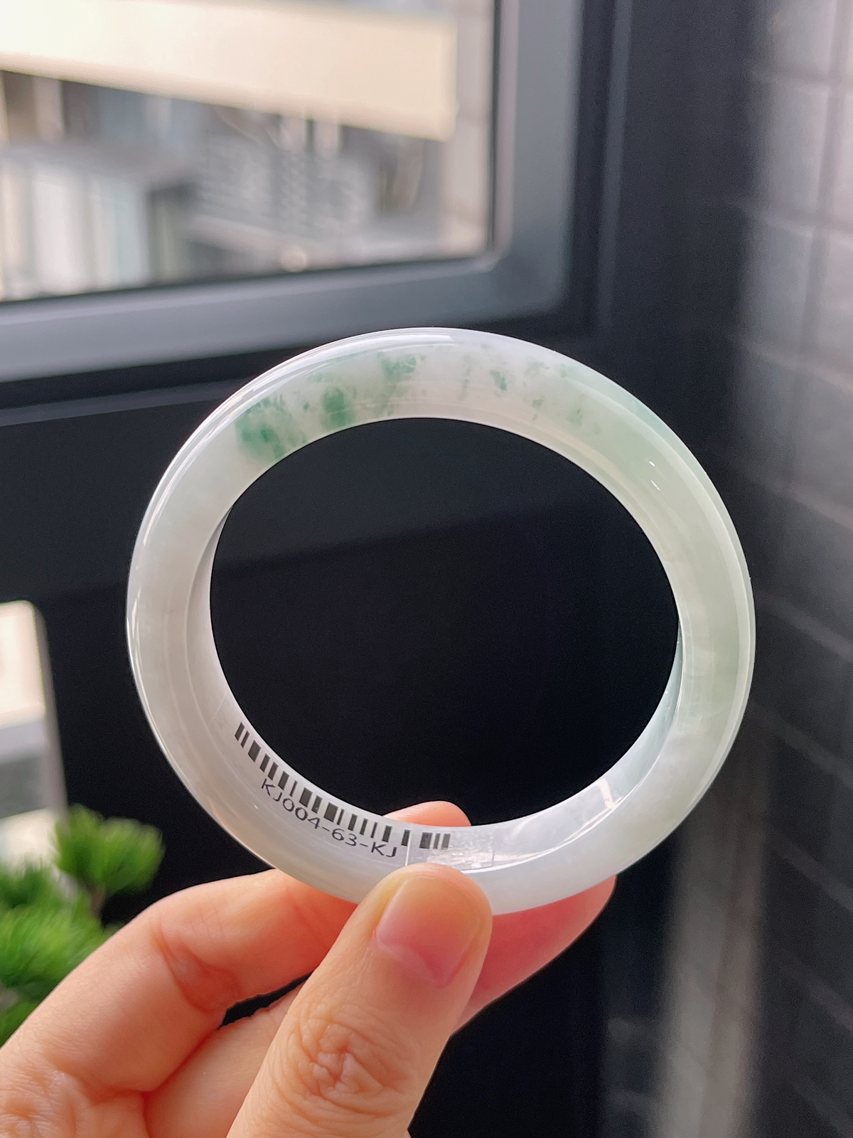 正圈55圈口，翡翠冰糯种飘绿手镯