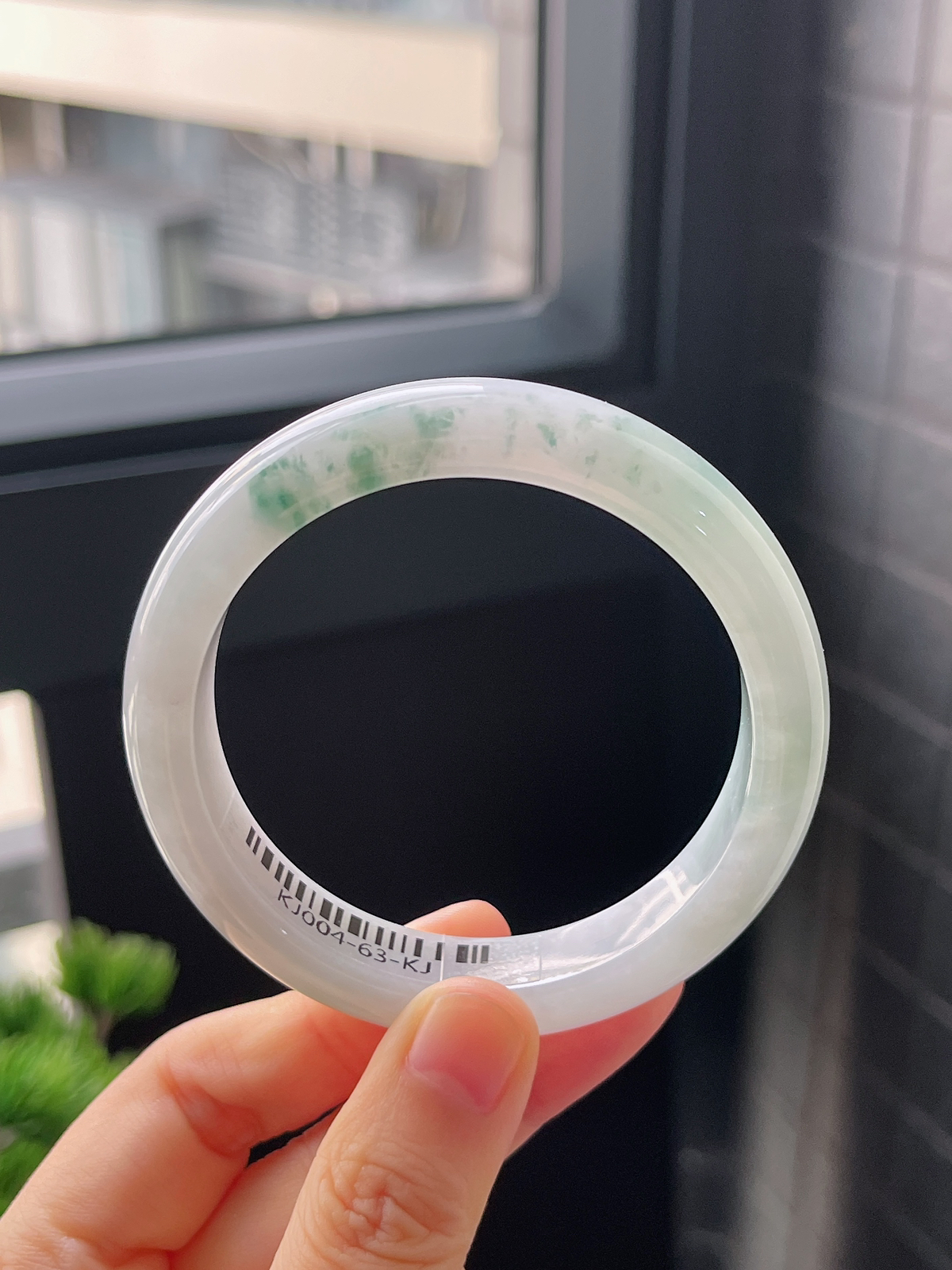 正圈55圈口，翡翠冰糯种飘绿手镯