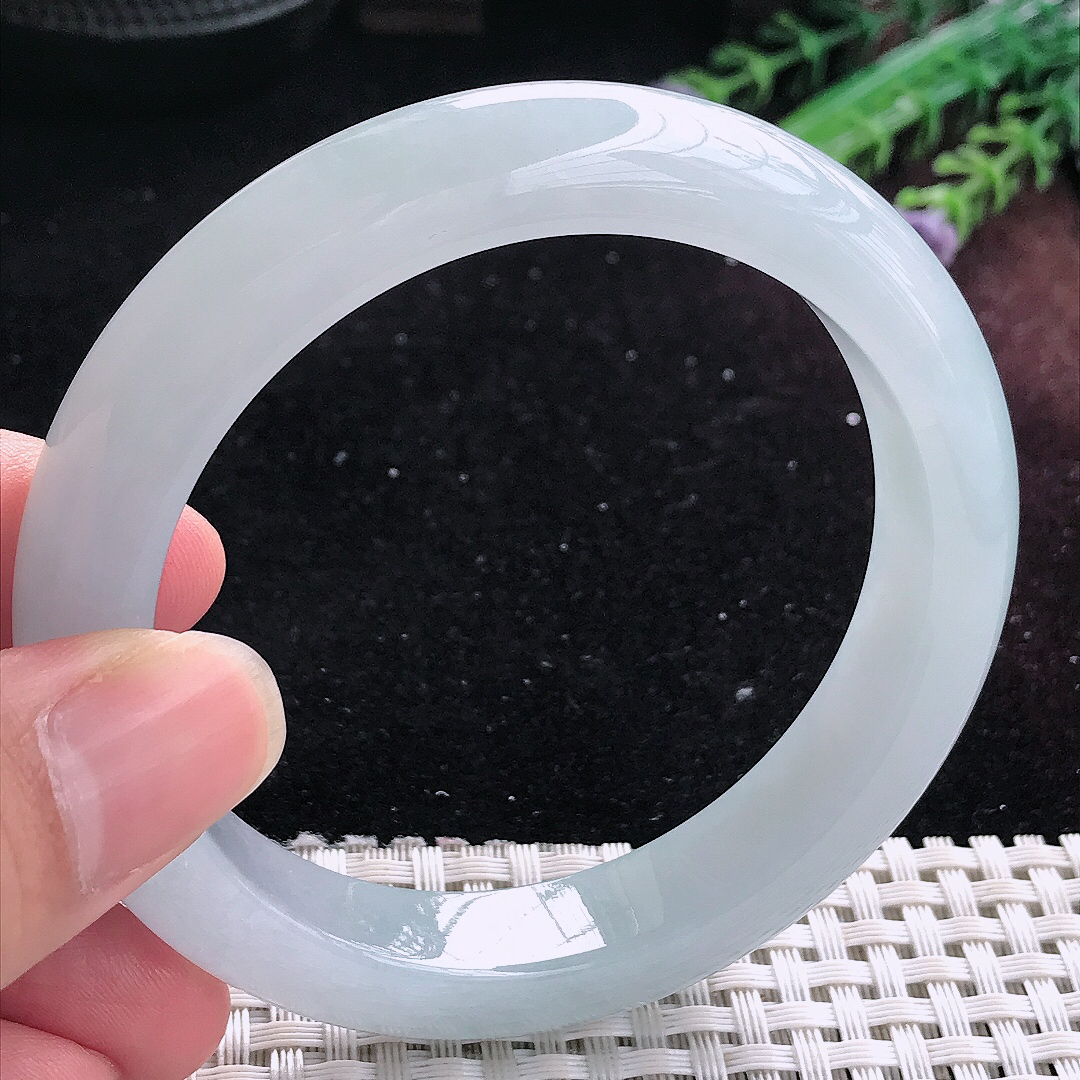 实拍A货翡翠57.8/12.3/9老坑冰纯起胶晴底天空蓝手镯平安镯美人镯