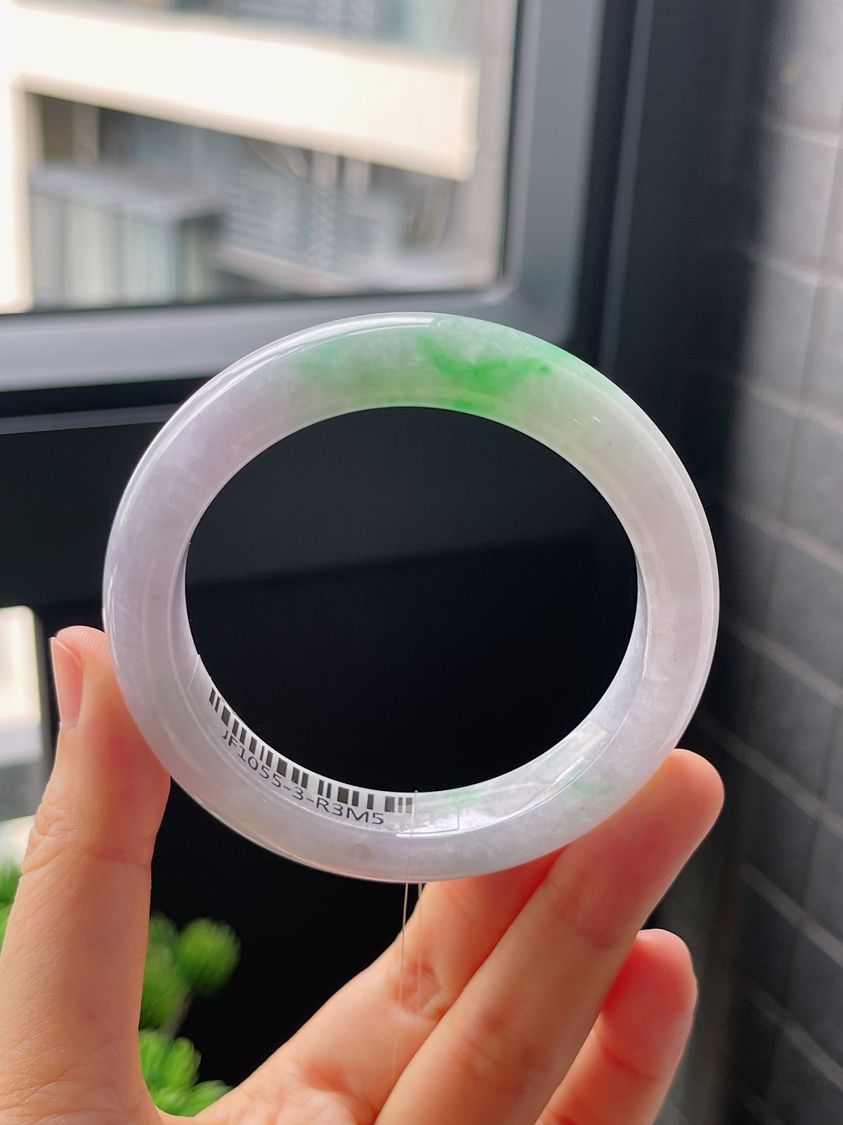 正圈53.5圈口，翡翠糯化种飘绿手镯