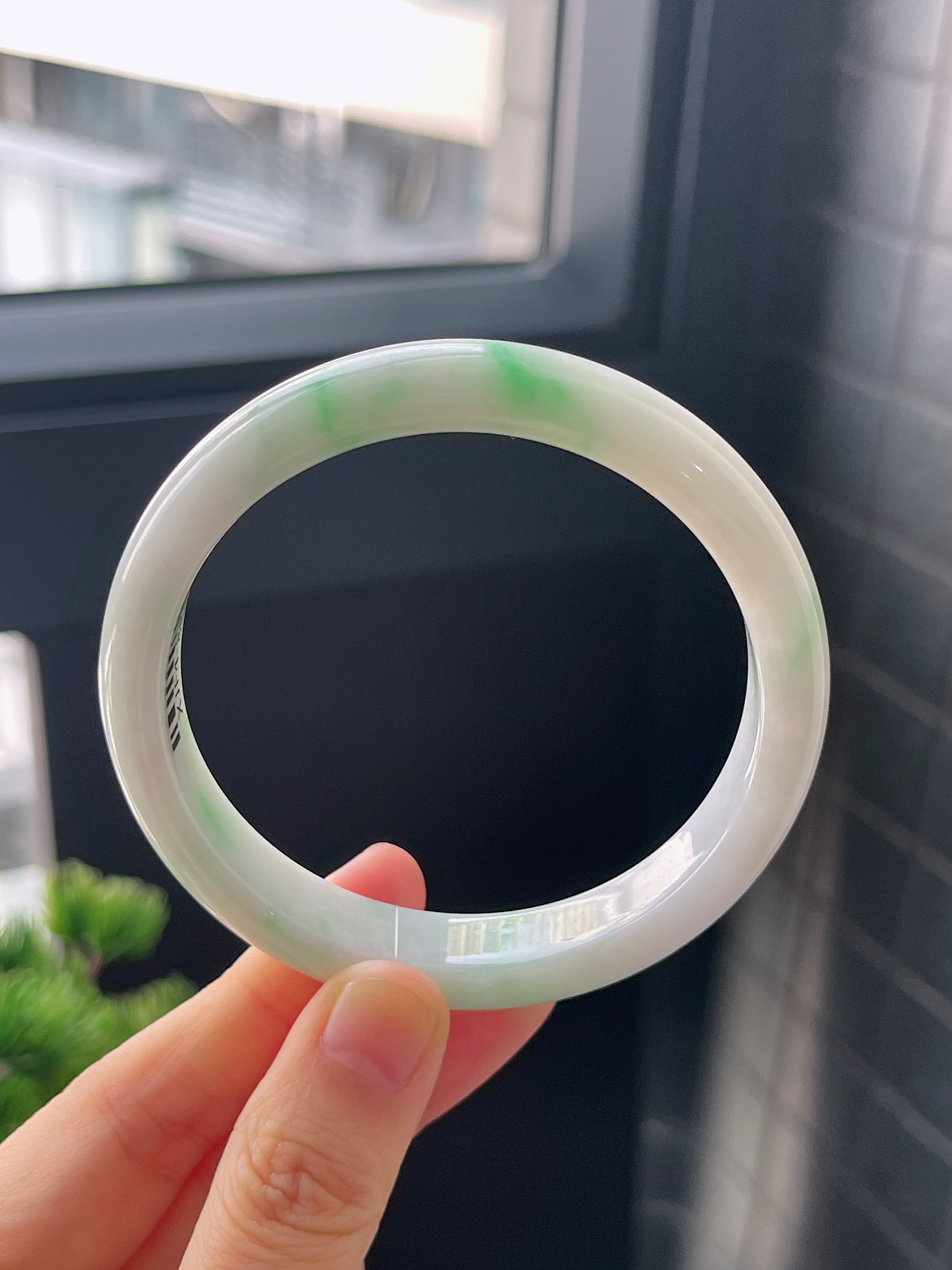 正圈59.6圈口，翡翠糯化种飘绿手镯