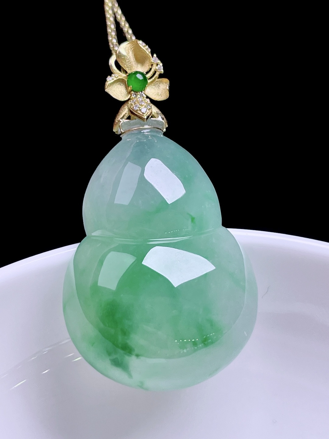冰飘花葫芦 飘花灵动，种老水润，18k金镶嵌 整体：41.2 裸石：31.8/23/9