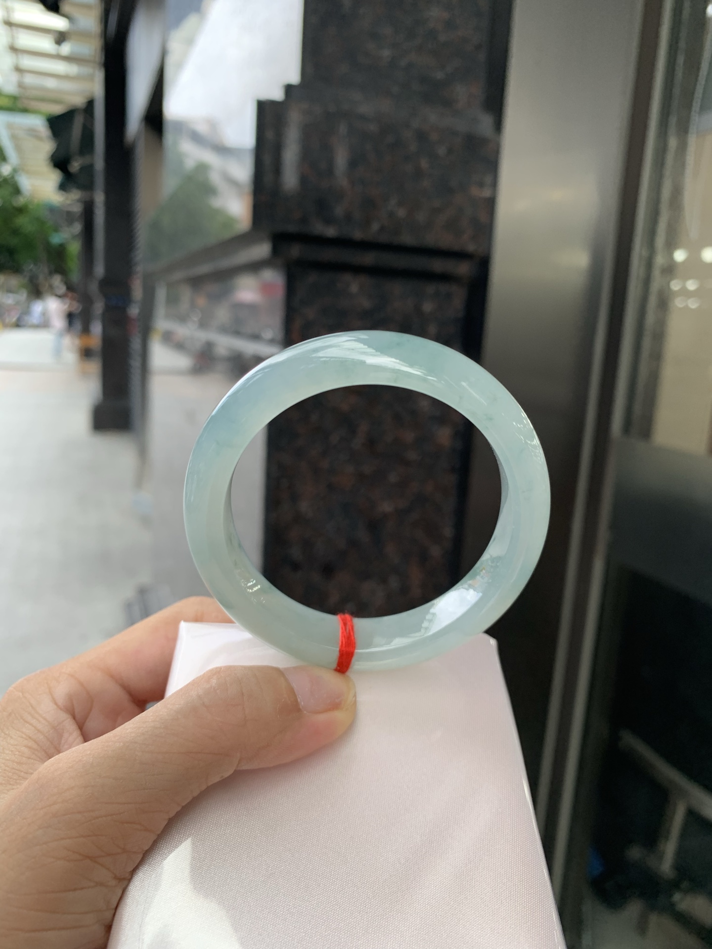 冰蓝飘花正圈 0705-N1157 打灯棉线，底妆冰润细腻，碎花灵动像是被风吹散的蓝墨水，恰似春夜星河落入腕间🪸