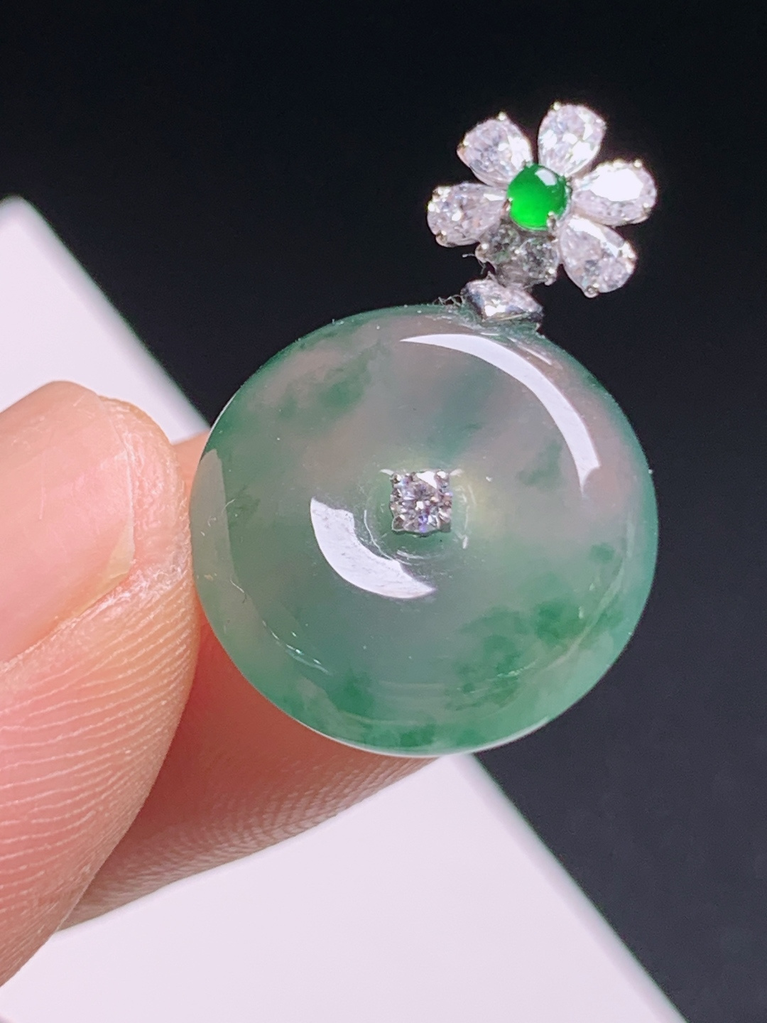 冰飘花平安扣吊坠，18K钻镶花头点缀，圆满雅致 裸石15.5-5.5 整体23.3 530702