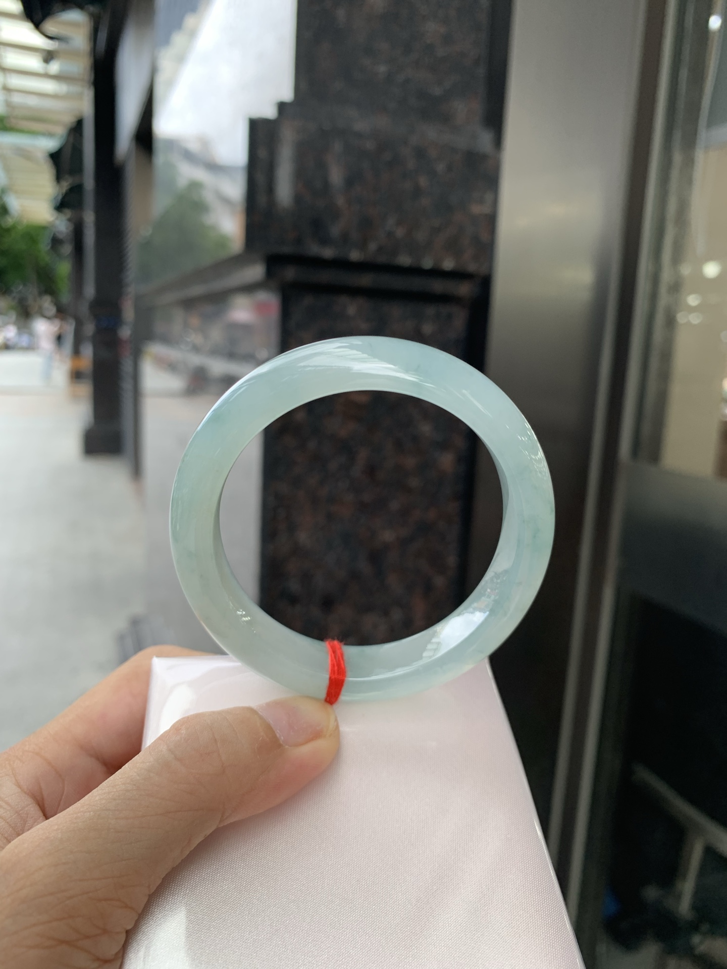 冰蓝飘花正圈 0705-N1157 打灯棉线，底妆冰润细腻，碎花灵动像是被风吹散的蓝墨水，恰似春夜星河落入腕间🪸