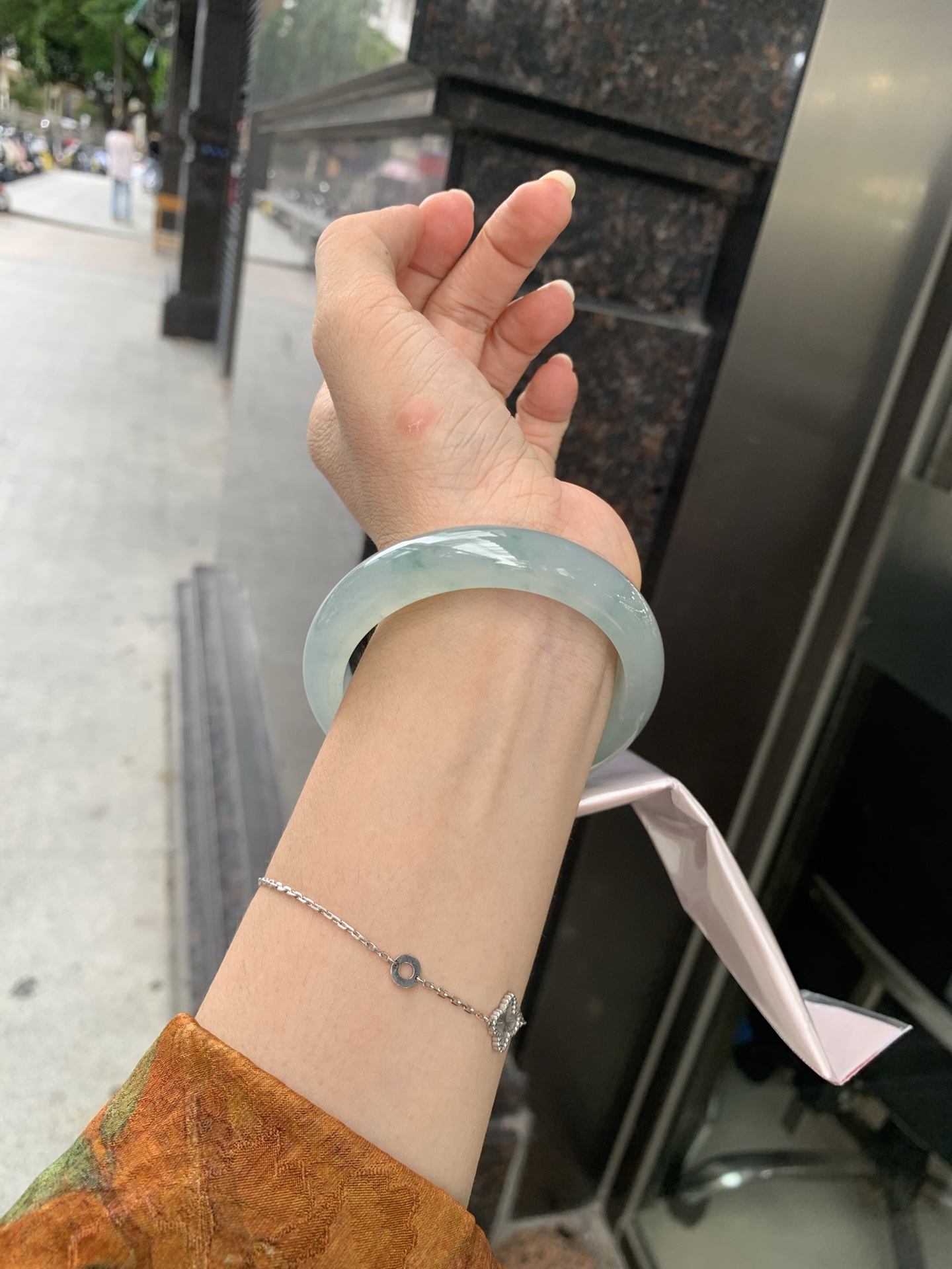 冰蓝飘花正圈 0705-N1157 打灯棉线，底妆冰润细腻，碎花灵动像是被风吹散的蓝墨水，恰似春夜星河落入腕间🪸