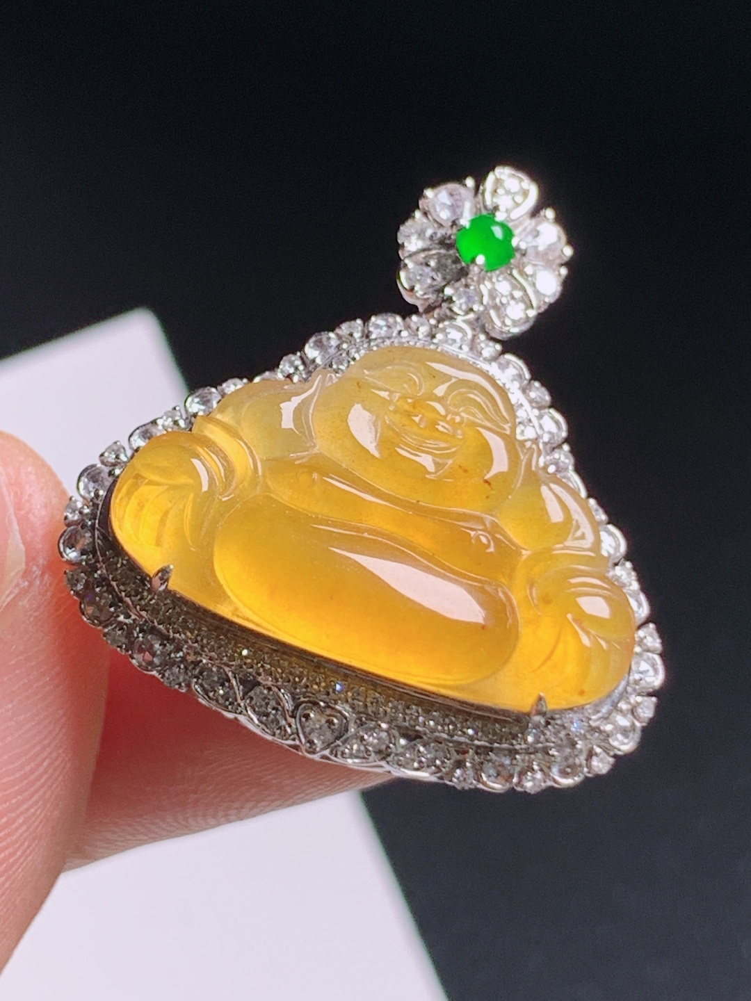 冰黄翡佛公吊坠，金黄浓郁胶感十足，18K钻镶显贵气 900702