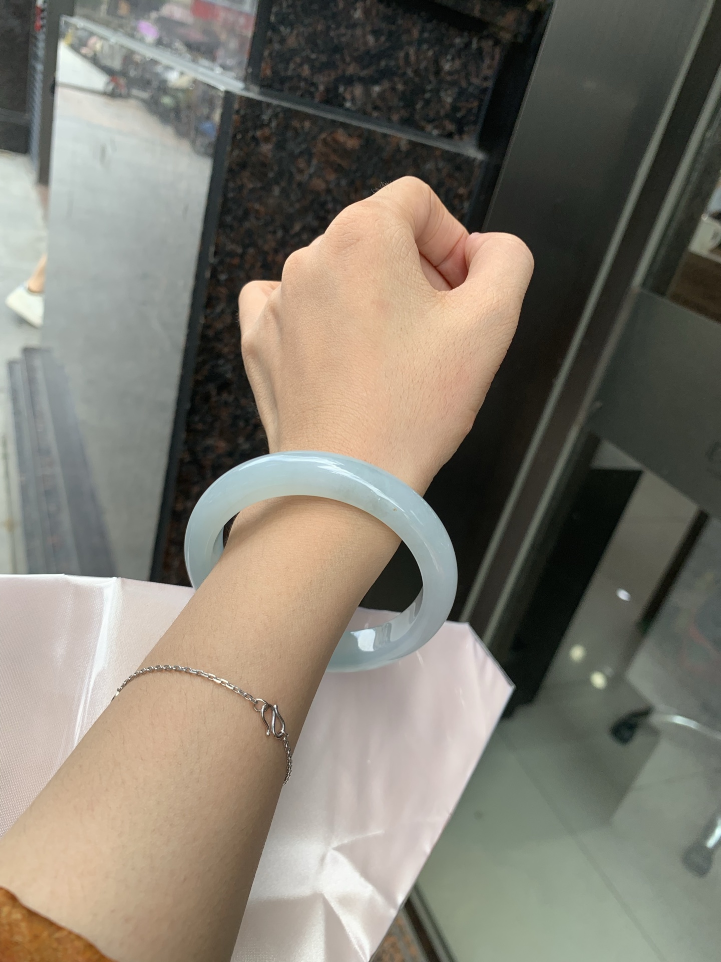 半山水正圈 58.1-8.5-11.8 0705-N1141 打灯细纹，底妆冰润细腻，半山半水天然意境，上手不挑皮，自带清冷感，低调不张扬，越看越有味道