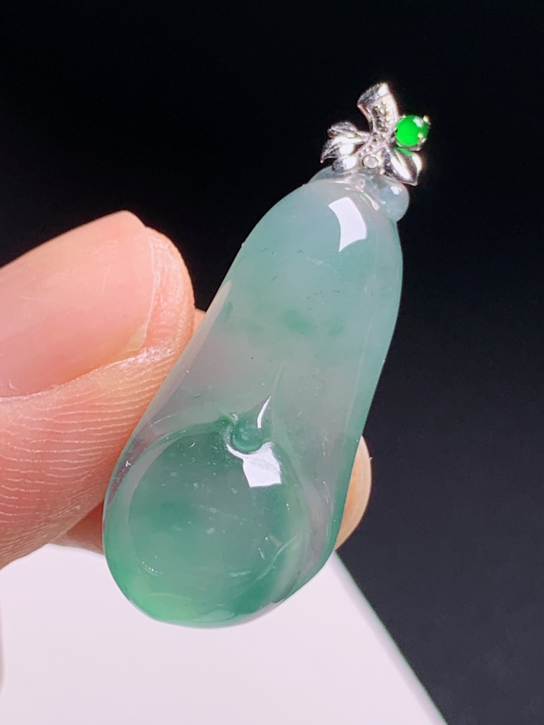 高冰飘花玉兰花吊坠，胶润透亮形制温婉，清雅显贵 530704