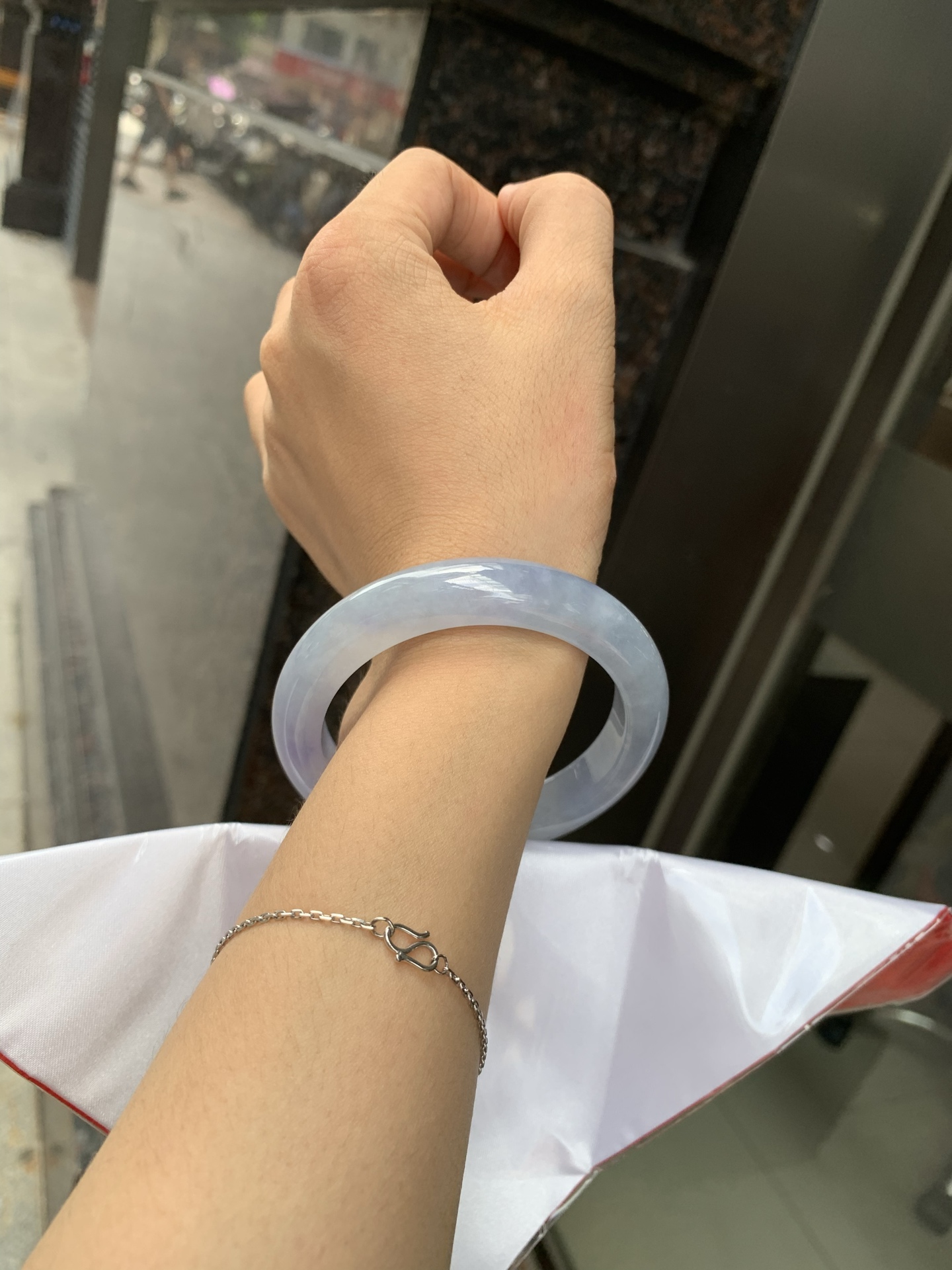 莫奈正圈 56.3-8.7-11.4 0705-H167-46 无裂，底妆冰润细腻，浓郁满色紫霞仙子，仿佛莫奈笔下的鸢尾花丛一同盛放，一脚踏入春天的感觉，见光不失色。
