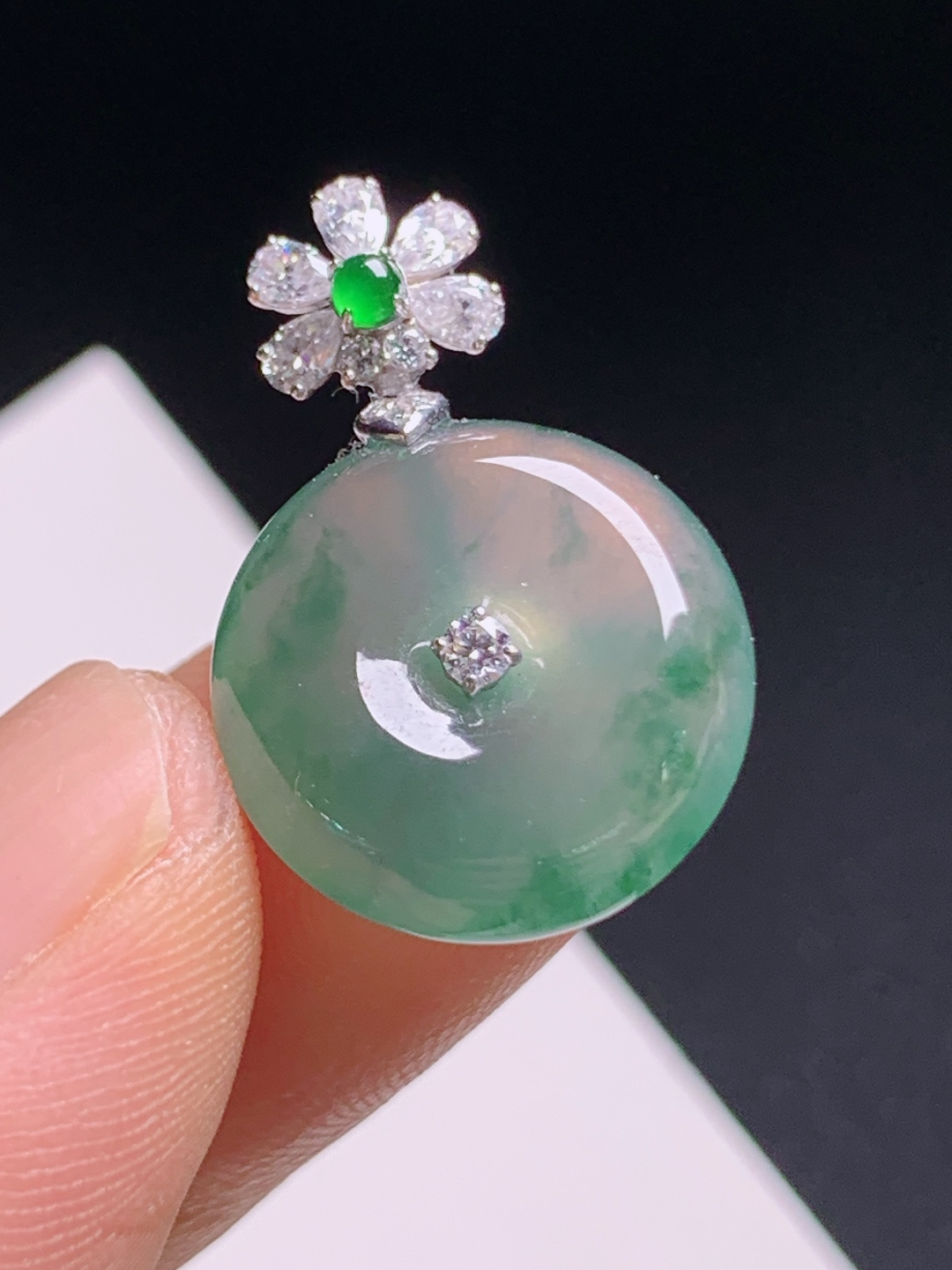 冰飘花平安扣吊坠，18K钻镶花头点缀，圆满雅致 裸石15.5-5.5 整体23.3 530702