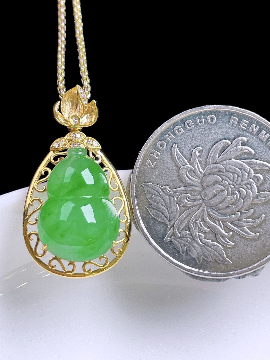 ️ 冰阳绿葫芦 色泽浓郁，种老水润，18k金镶嵌 整体：27.5/15.6/8.2 裸石：16/11.3