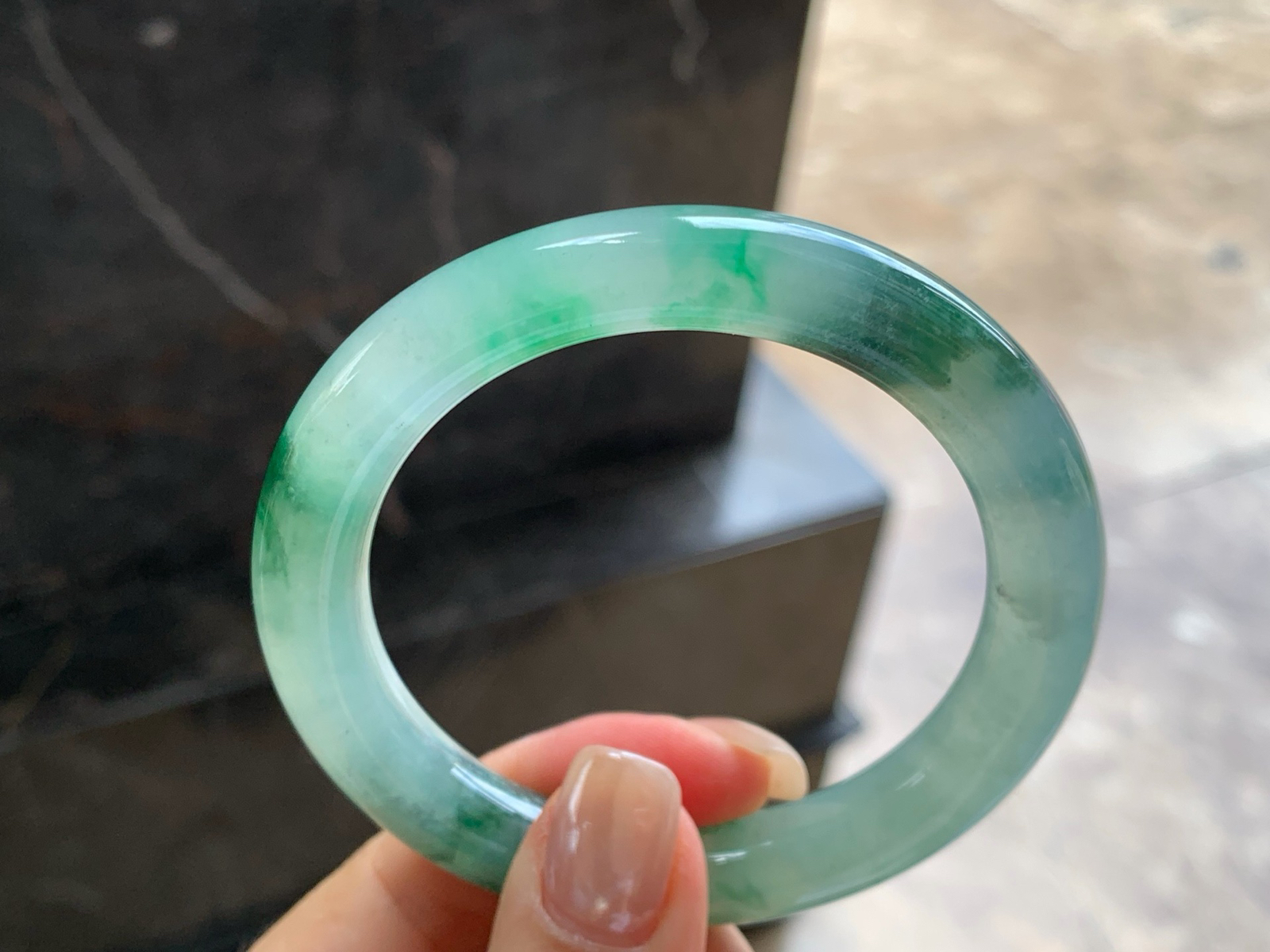 53-9.7
冰种飘绿花圆条手镯^_^种水好