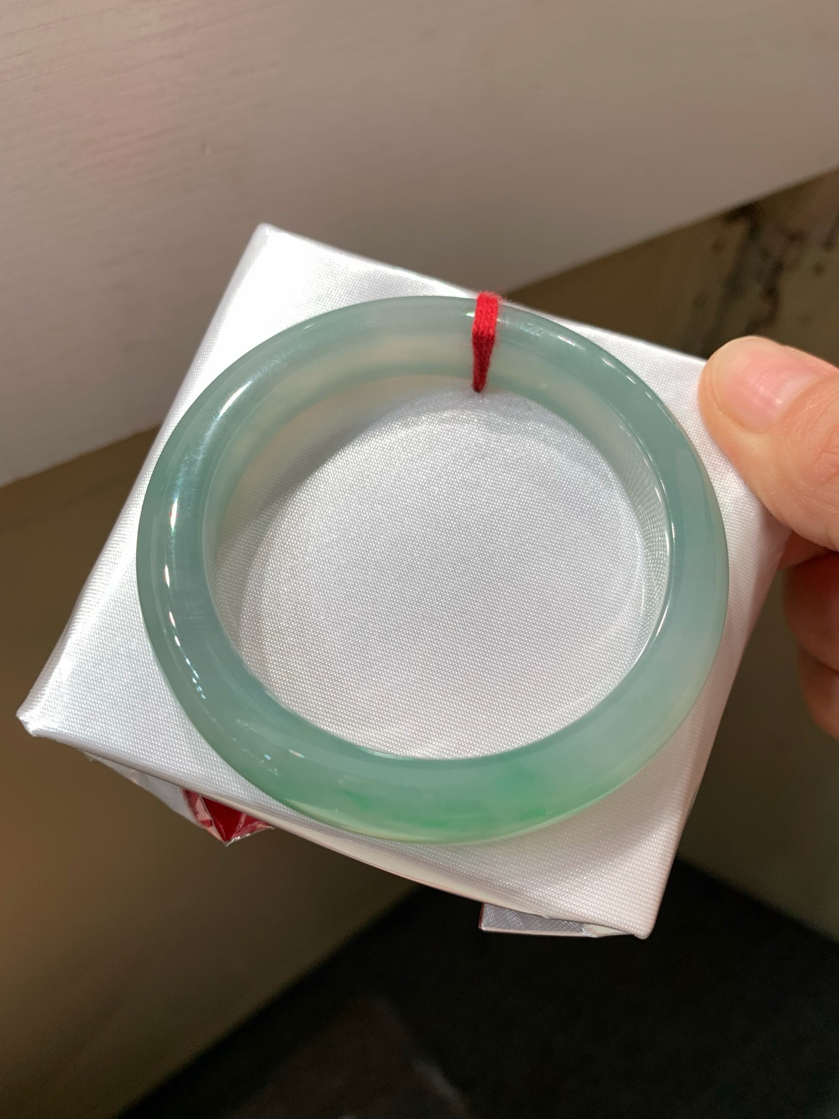 尺寸54.6/10.9/8.8  糯冰手镯
种好水润
