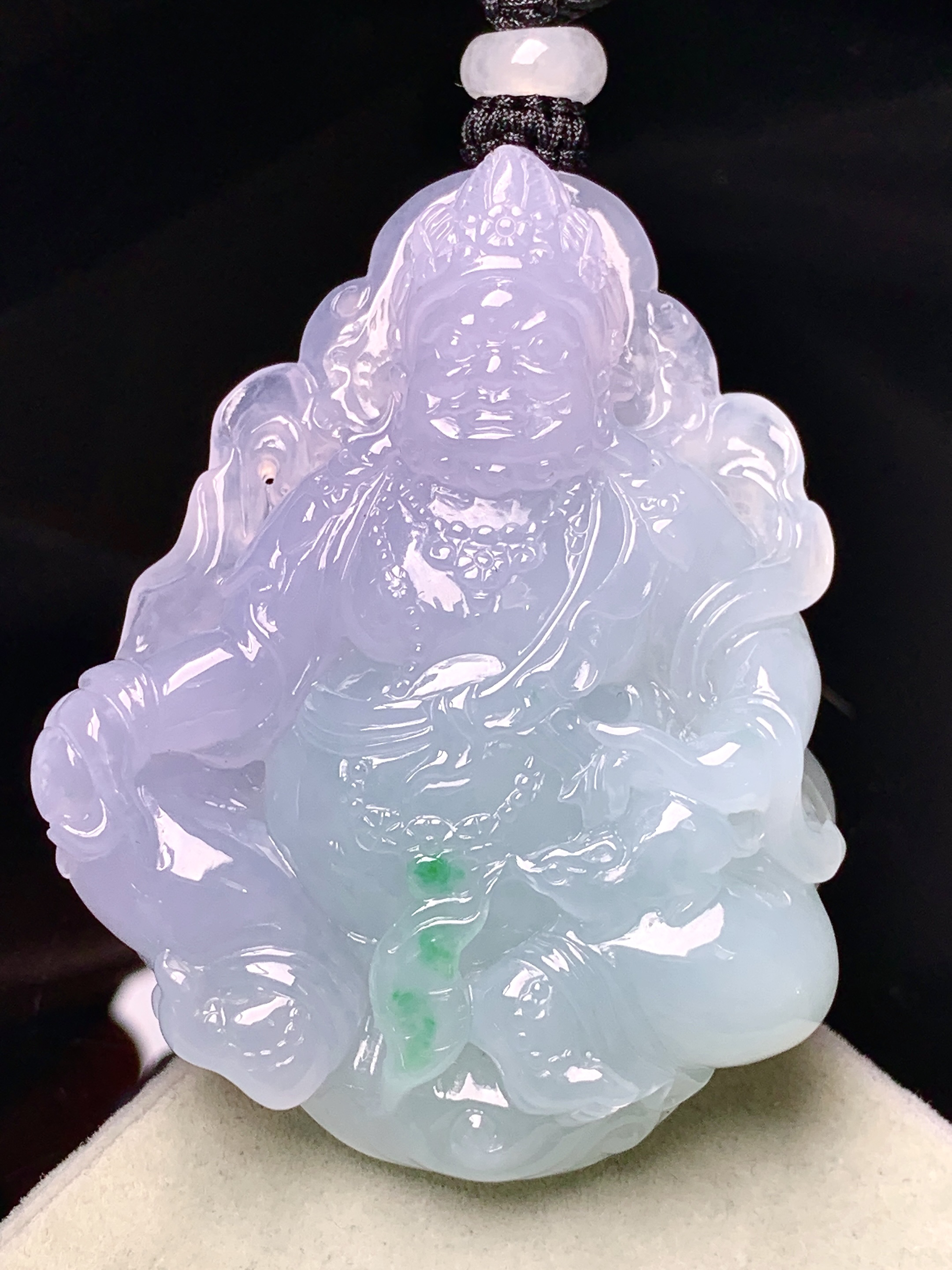 飘绿黄财神吊坠 玉质细腻 色泽艳丽清新 整体尺寸51.5*41*12 a5