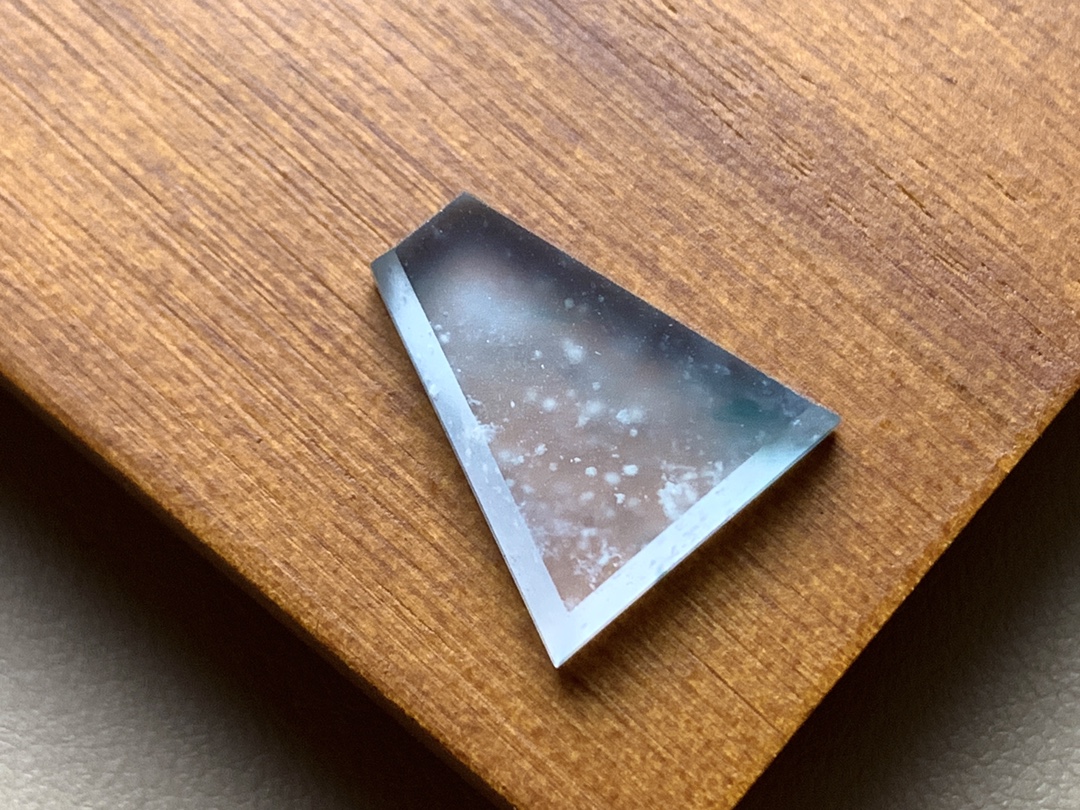 ️ 玻璃种飘花木那素牌 飘花十分漂亮，底子水润，无裂，尺寸17.5*15.3*4