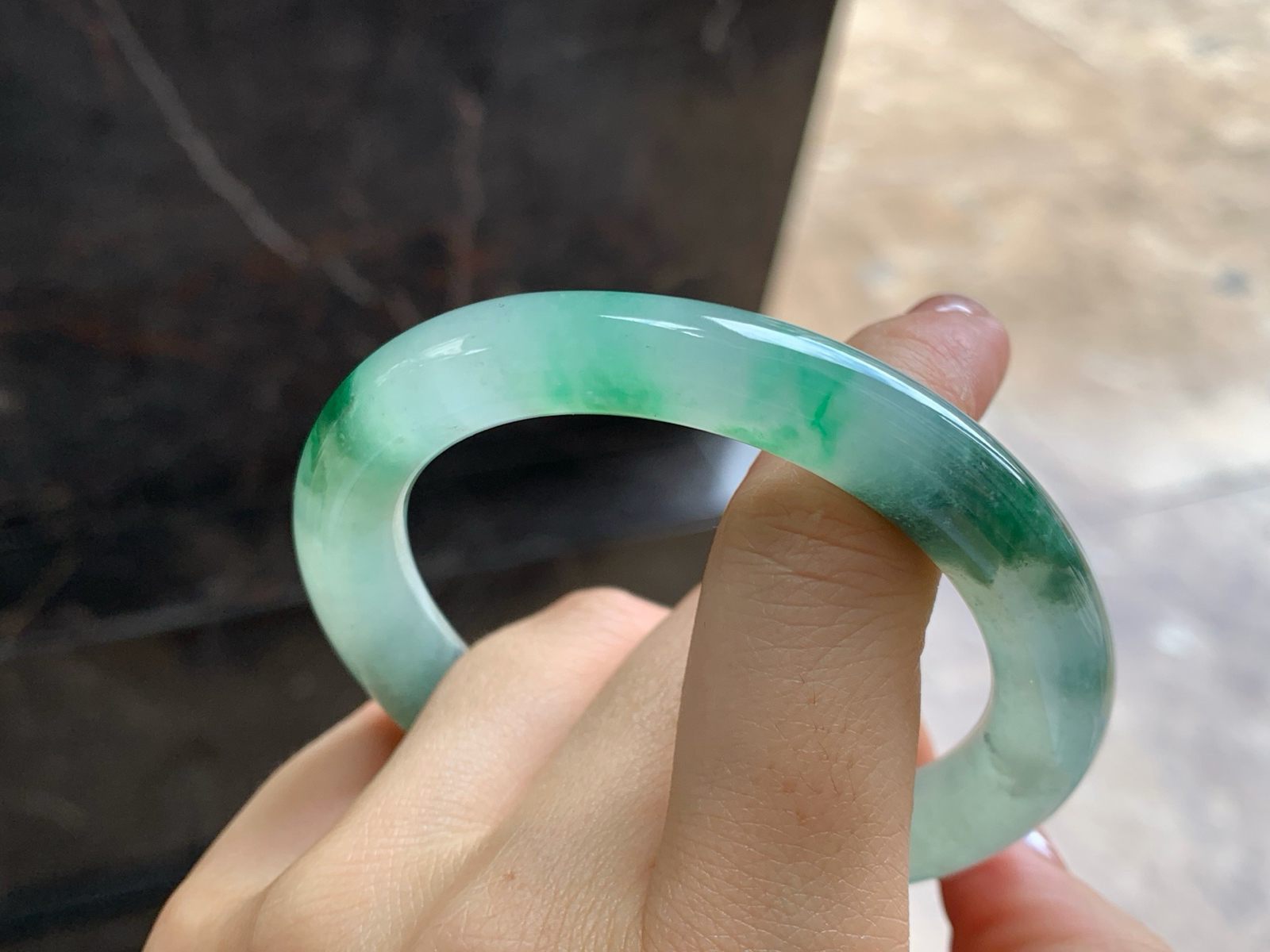 53-9.7
冰种飘绿花圆条手镯^_^种水好