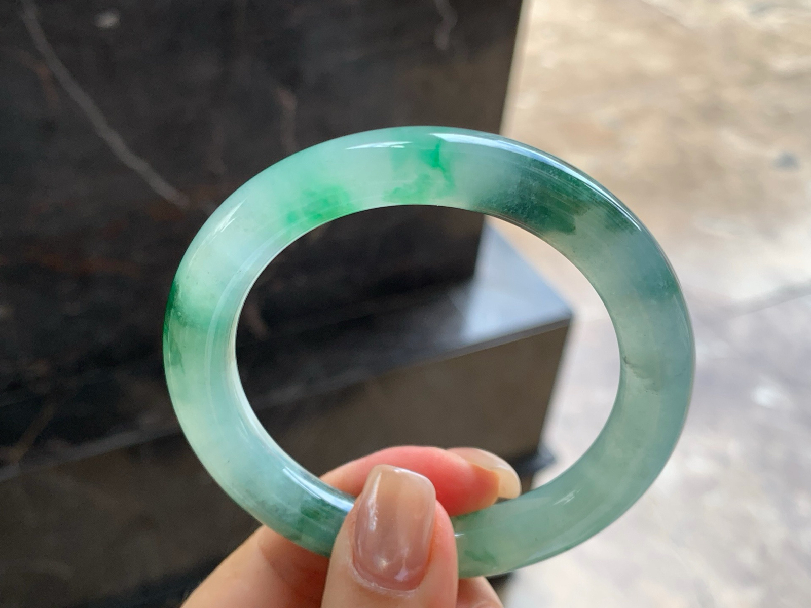 53-9.7
冰种飘绿花圆条手镯^_^种水好