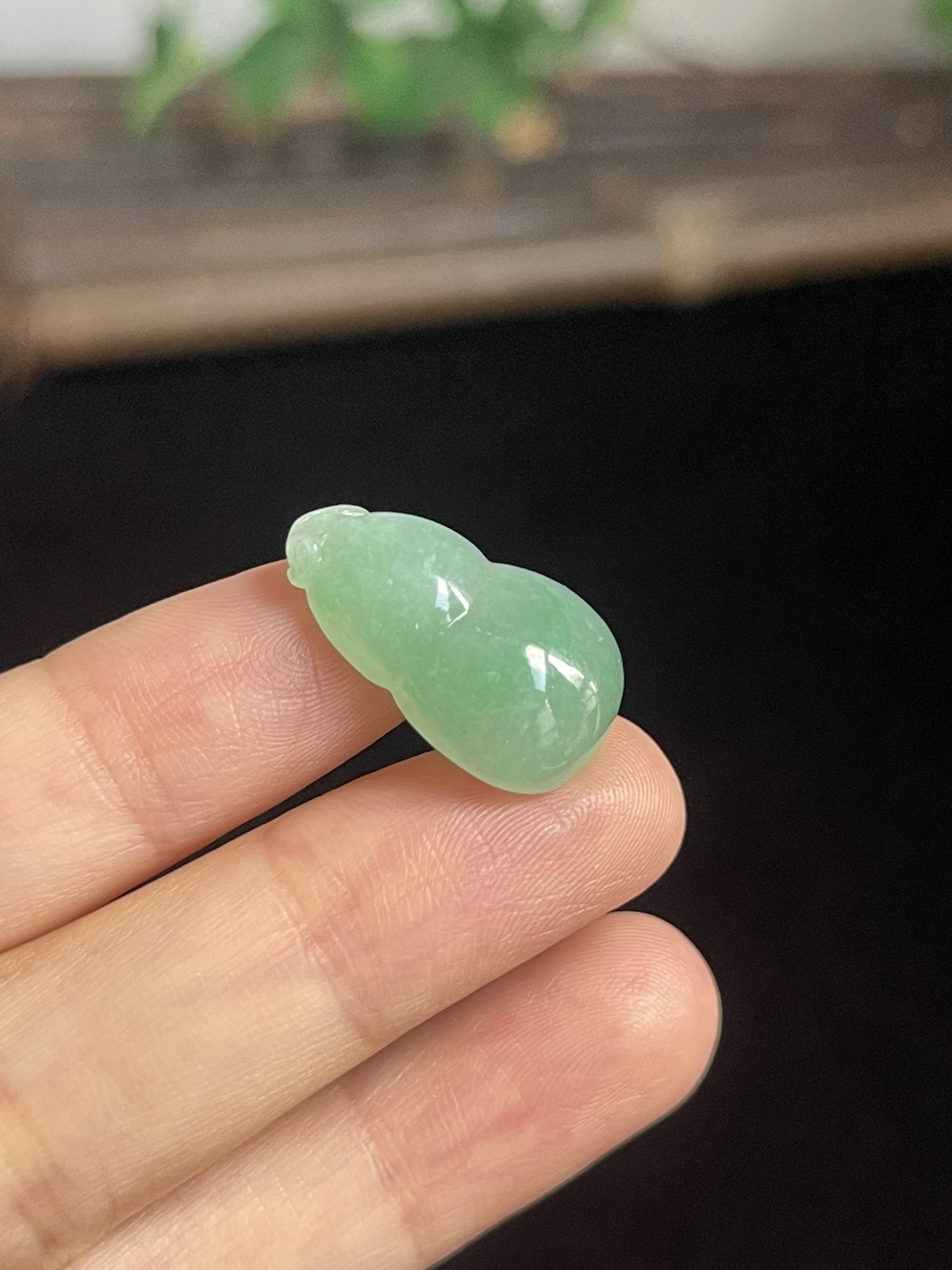 翡翠糯化种浅绿色葫芦挂件