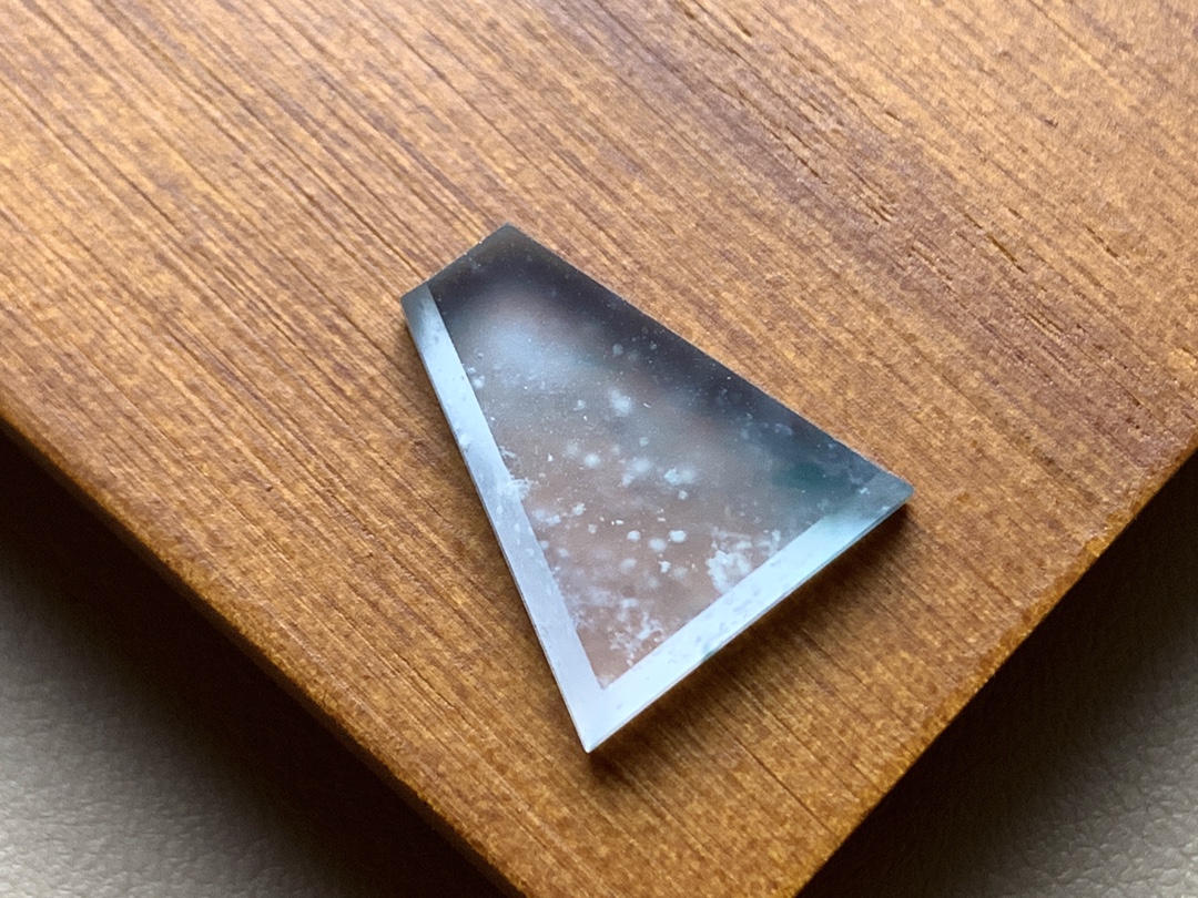 ️ 玻璃种飘花木那素牌 飘花十分漂亮，底子水润，无裂，尺寸17.5*15.3*4