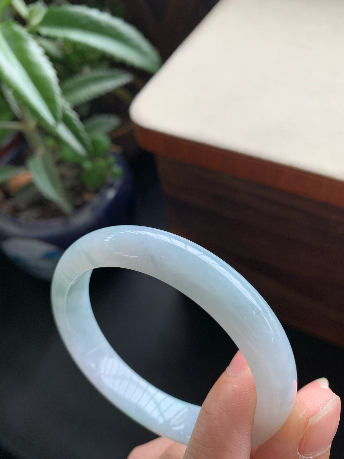 55圈口飘绿手镯