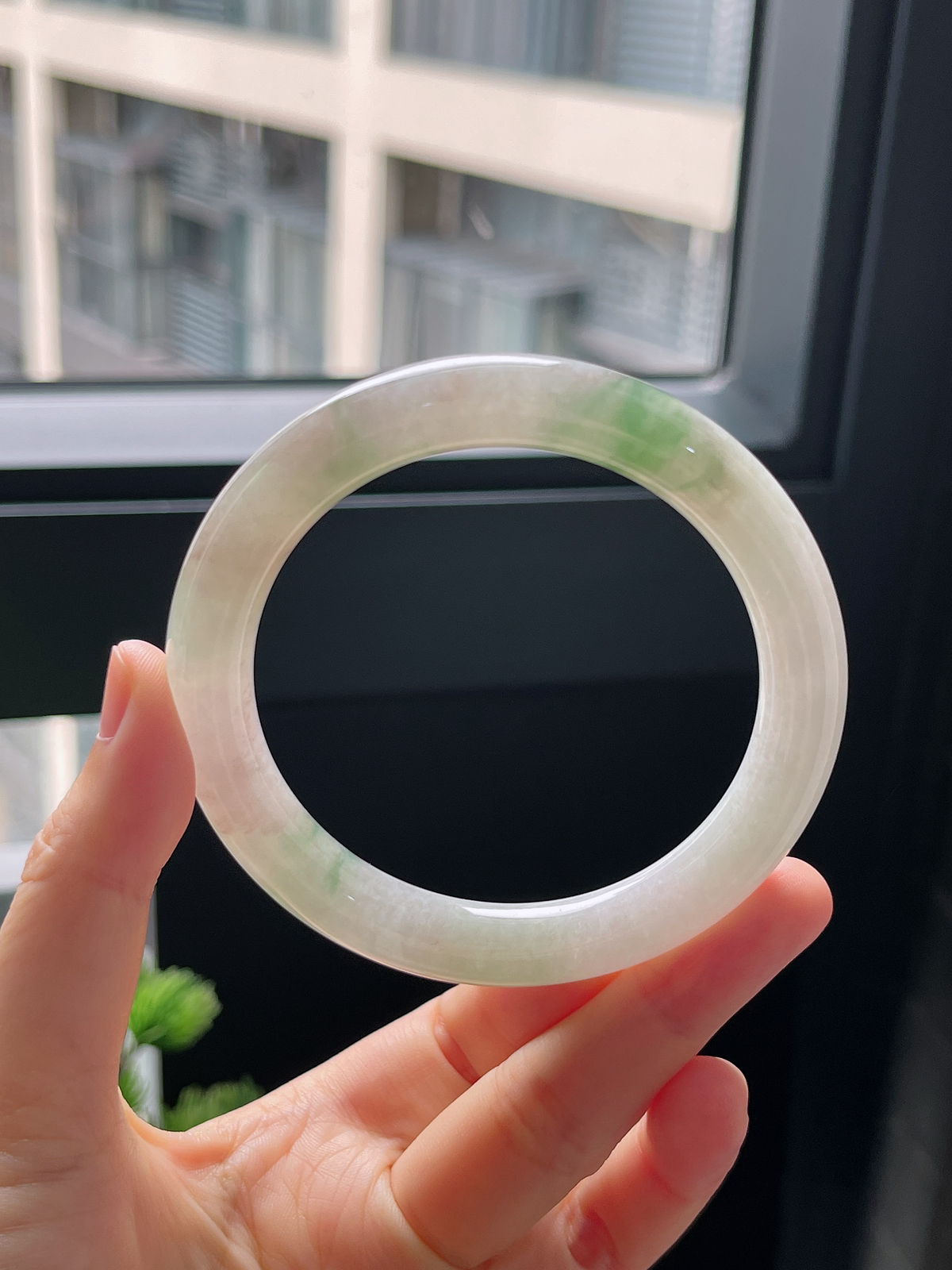 圈口58.7，细糯化种飘花翡翠圆条手镯
