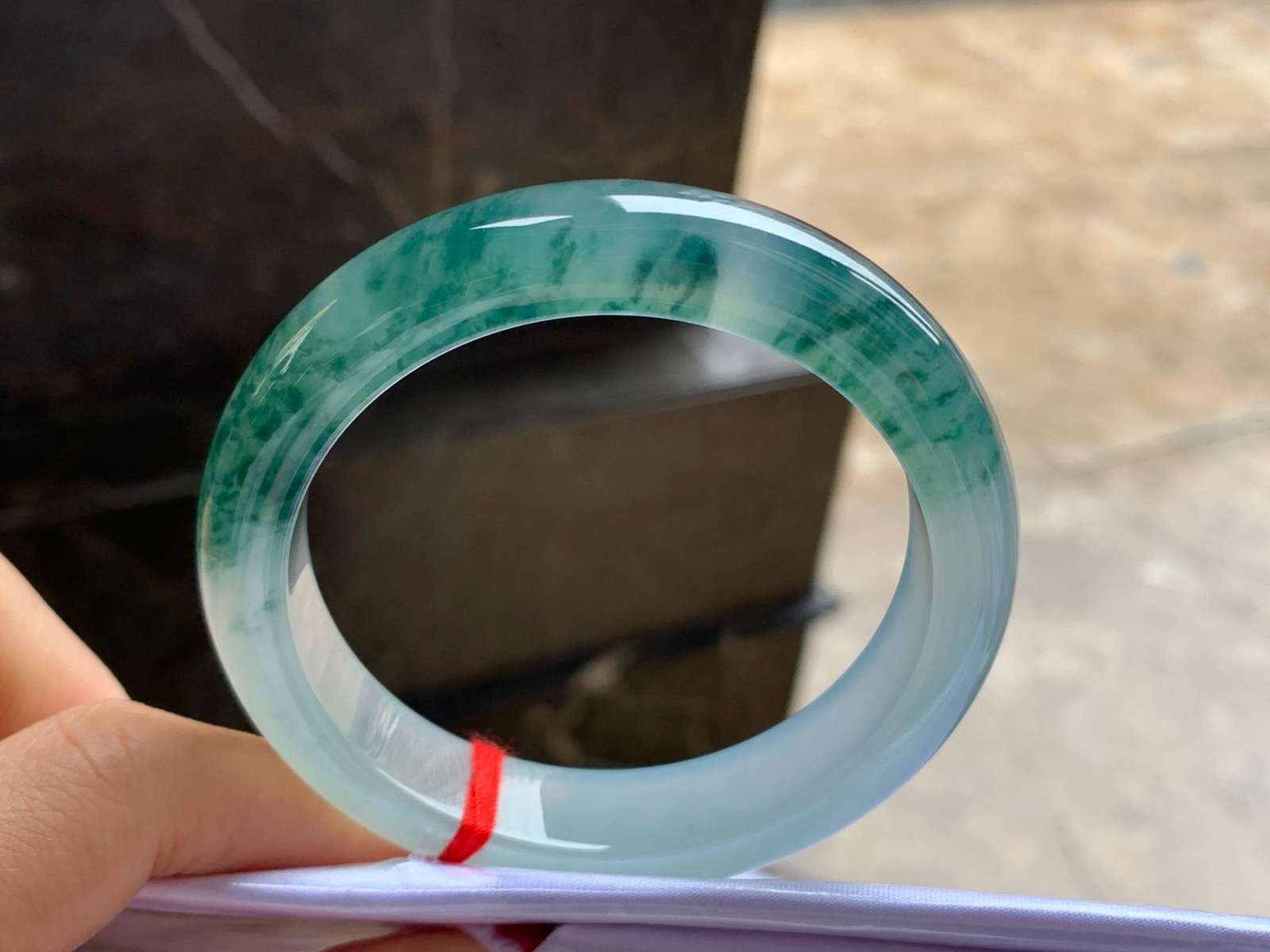 56.5-13-8.8
冰蓝花手镯^_^飘花浓郁