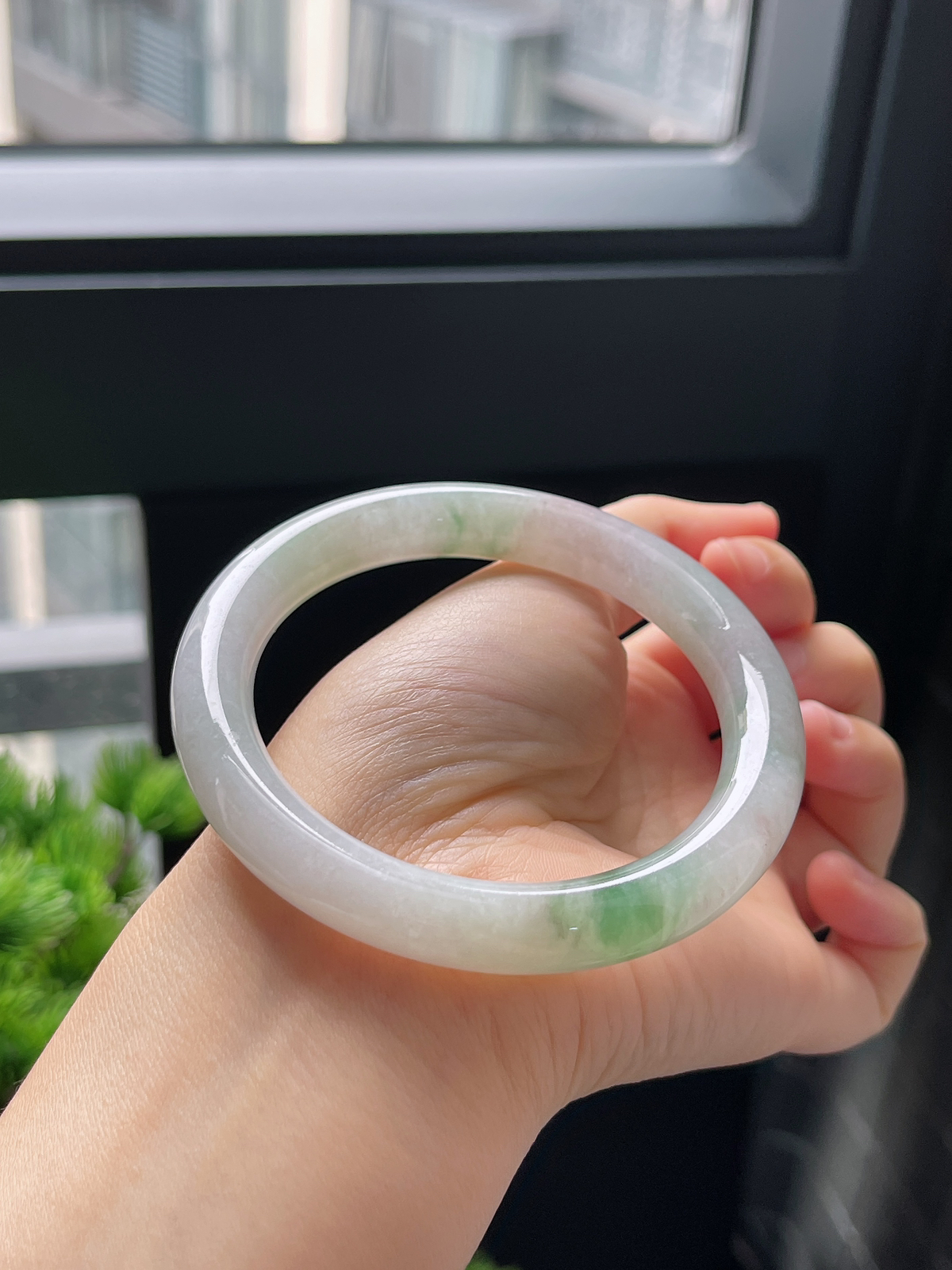 圈口58.7，细糯化种飘花翡翠圆条手镯