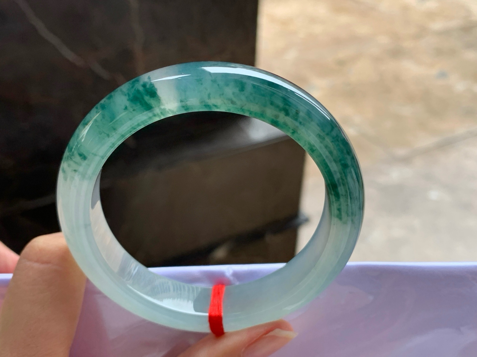 56.5-13-8.8
冰蓝花手镯^_^飘花浓郁