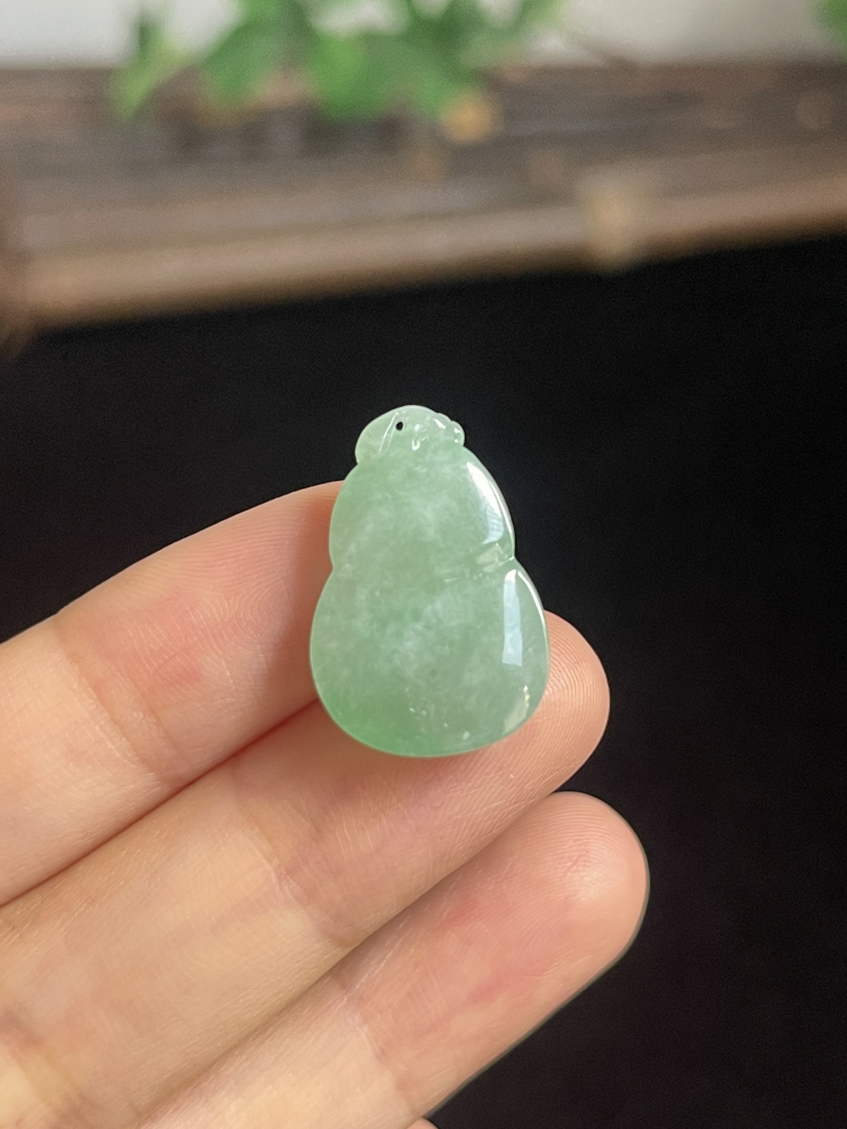 翡翠糯化种浅绿色葫芦挂件