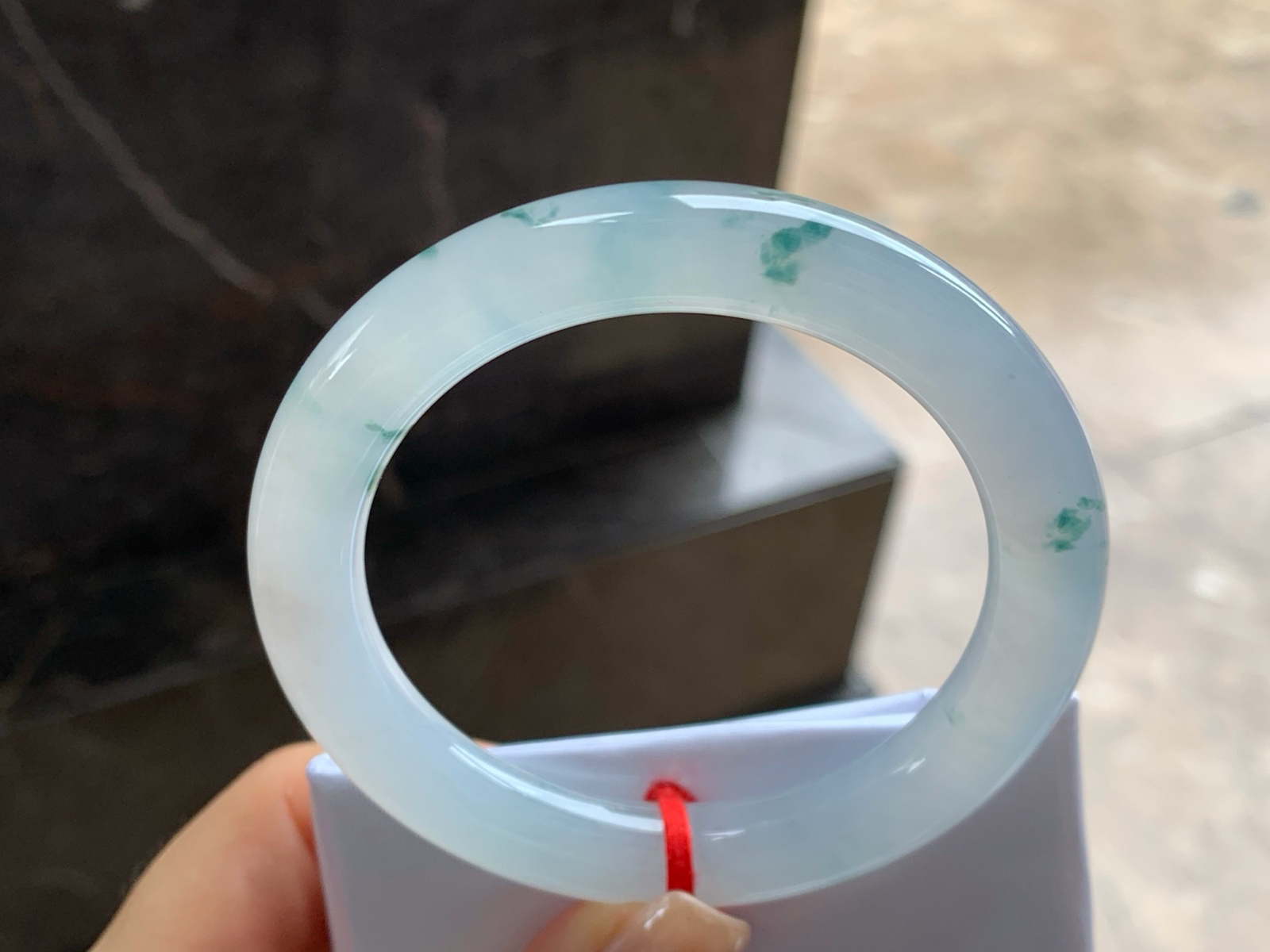 54-10
冰种飘花圆条手镯^_^种水好  飘花点缀
